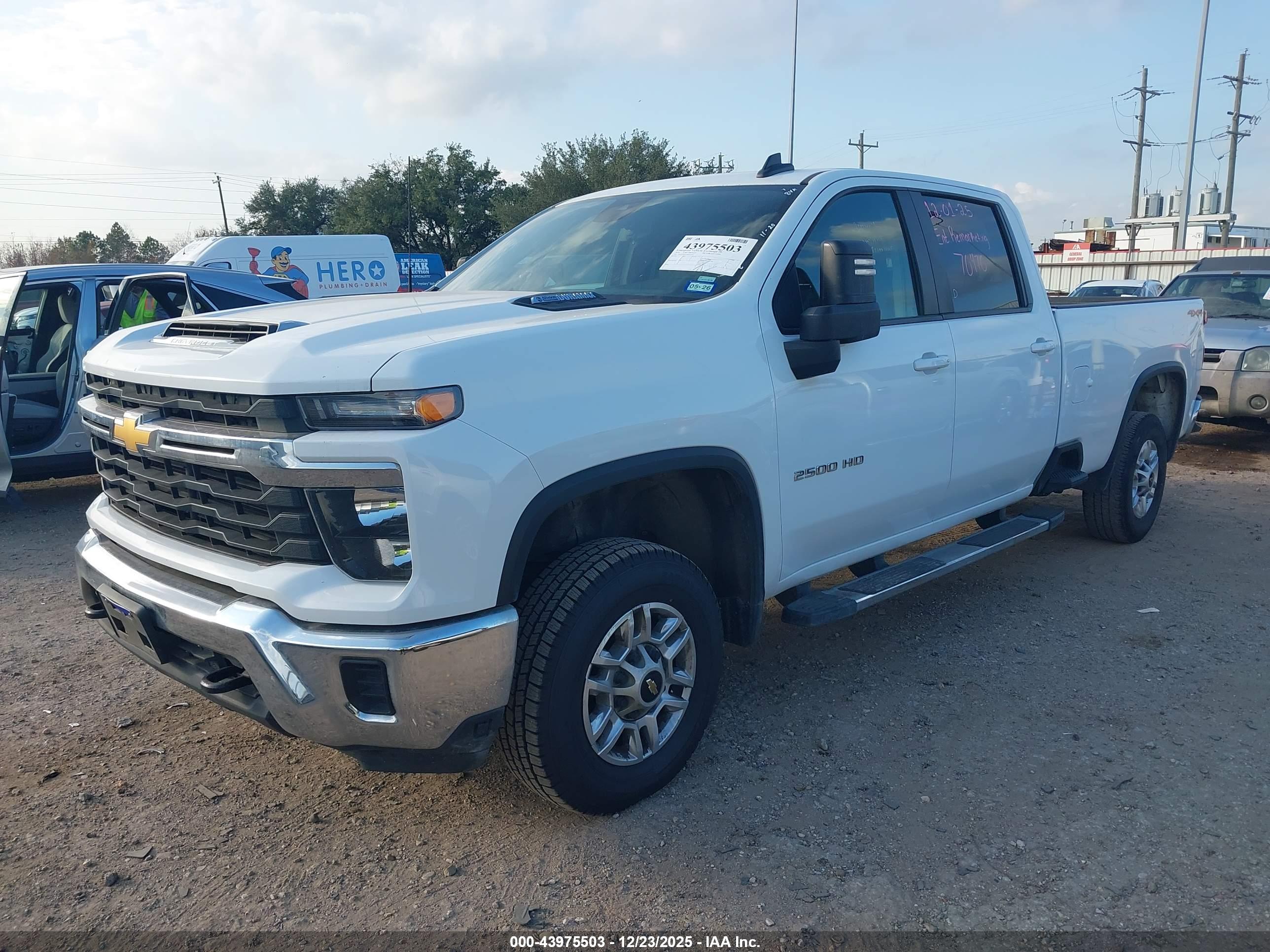 CHEVROLET SILVERADO image 2