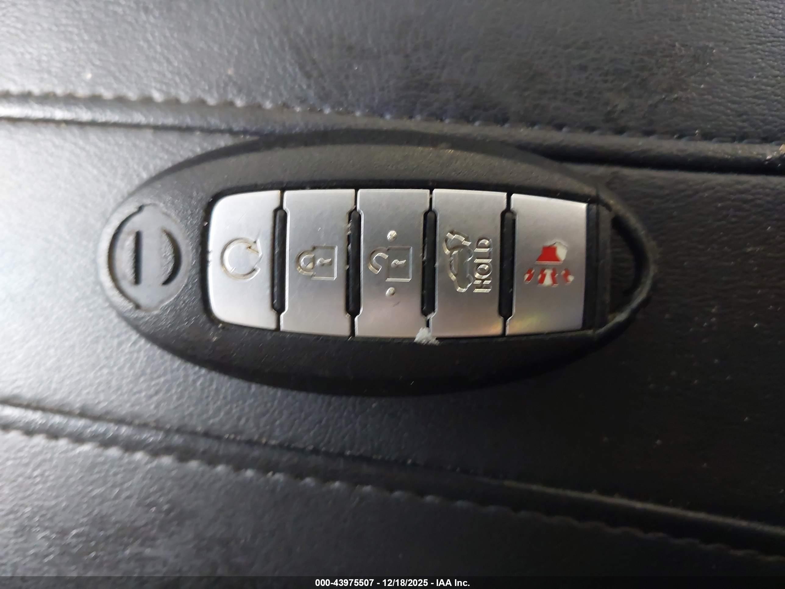 NISSAN ROGUE image 11
