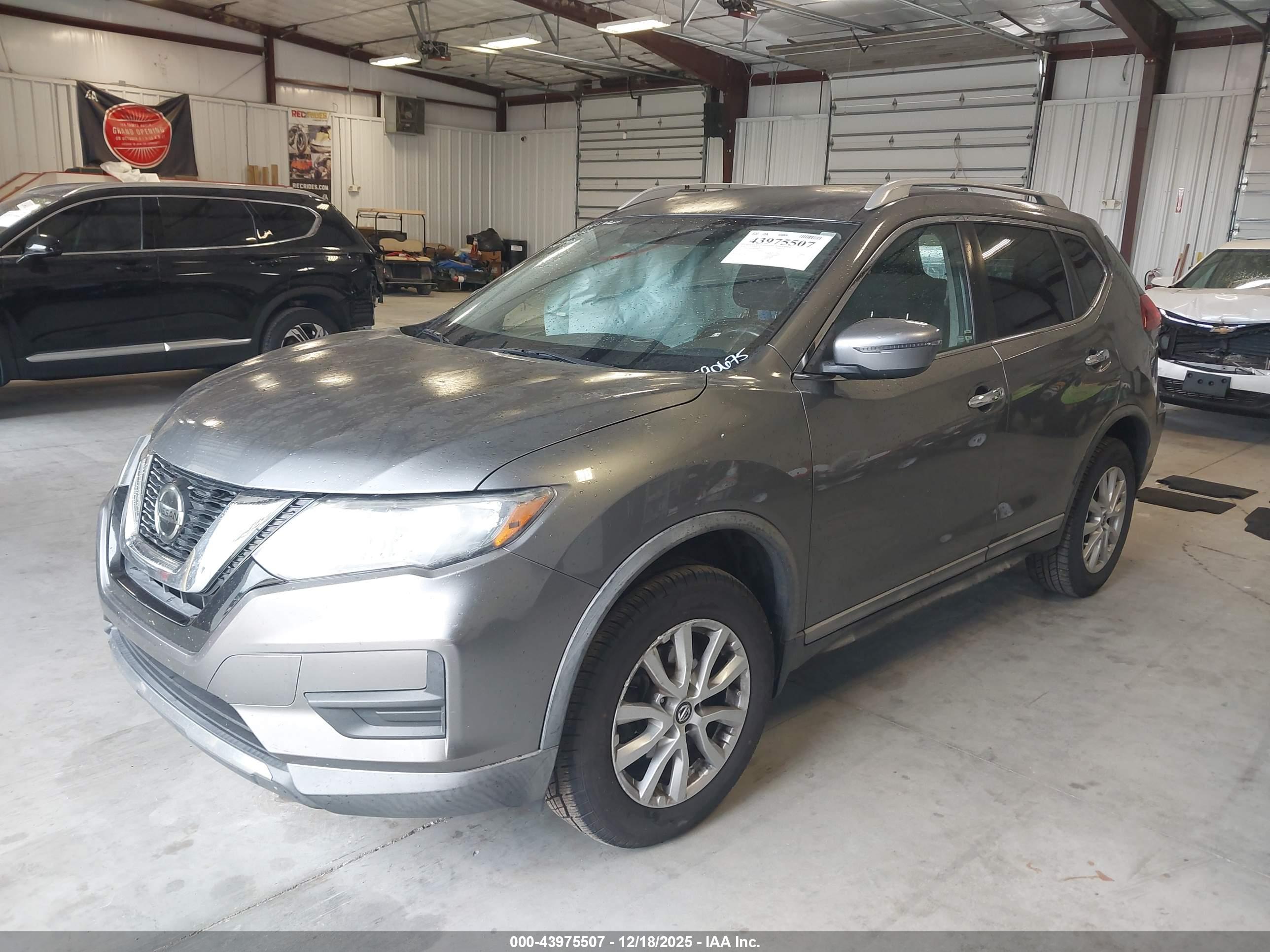 NISSAN ROGUE image 2