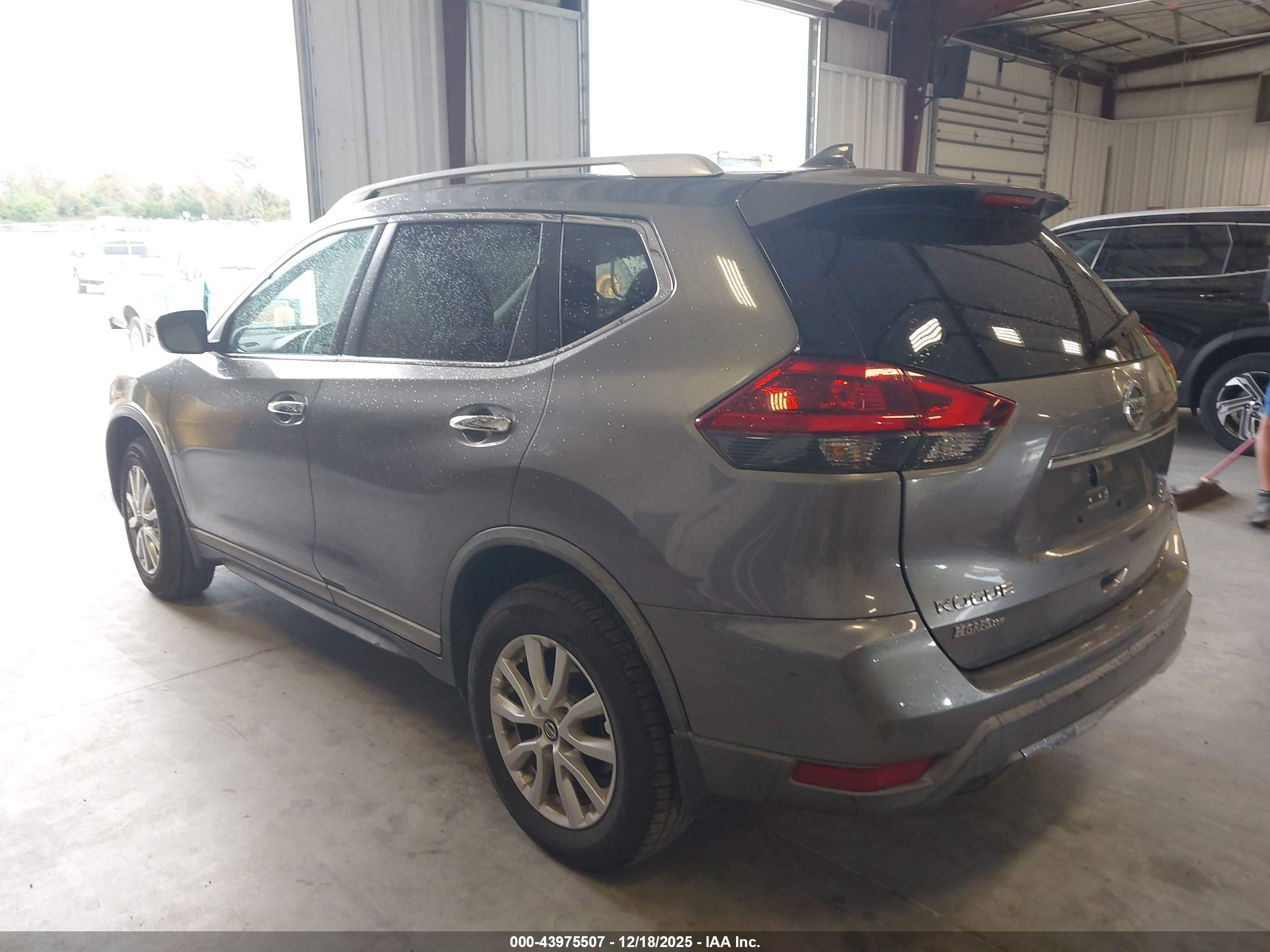 NISSAN ROGUE image 3