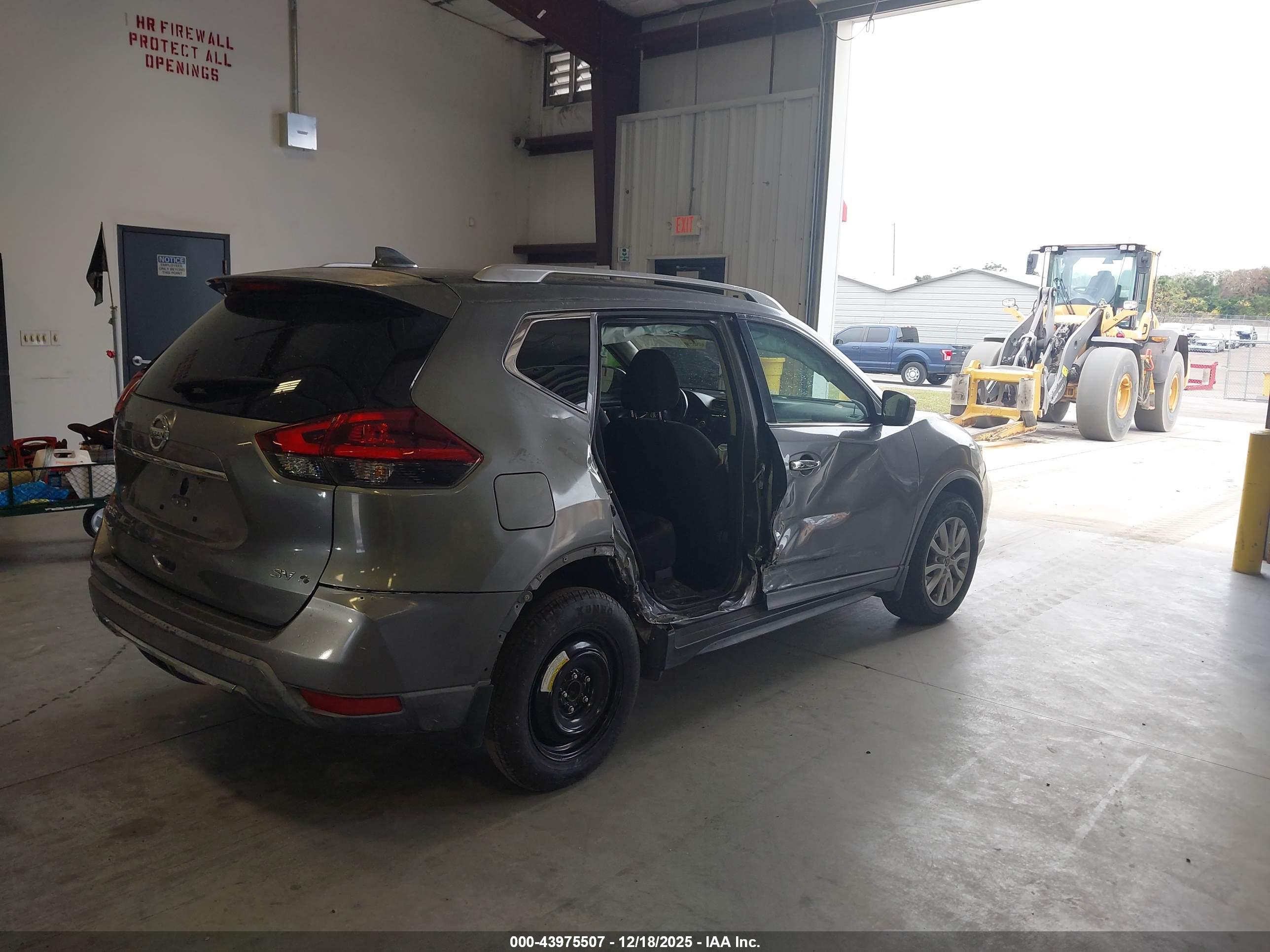 NISSAN ROGUE image 4
