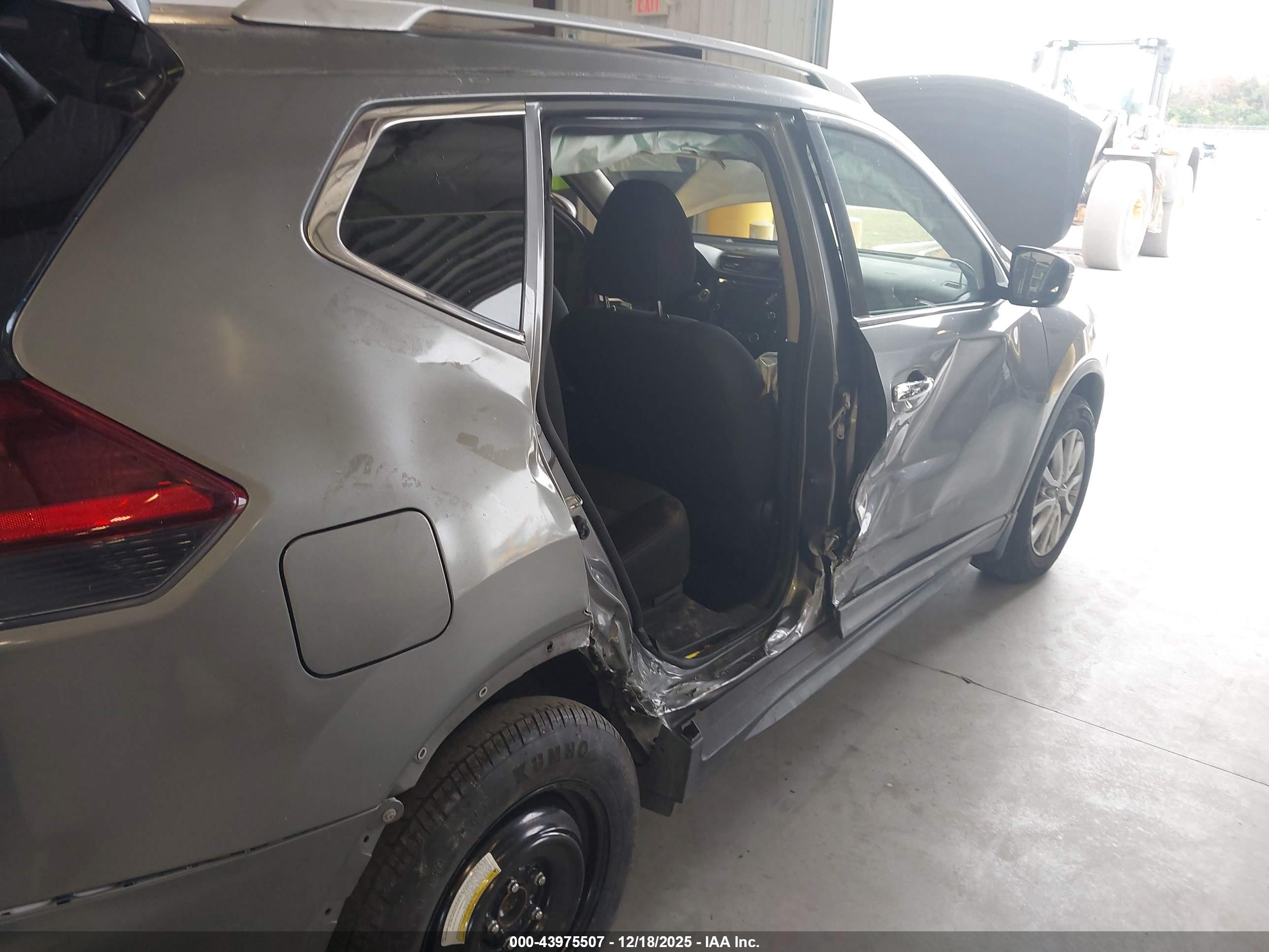 NISSAN ROGUE image 6