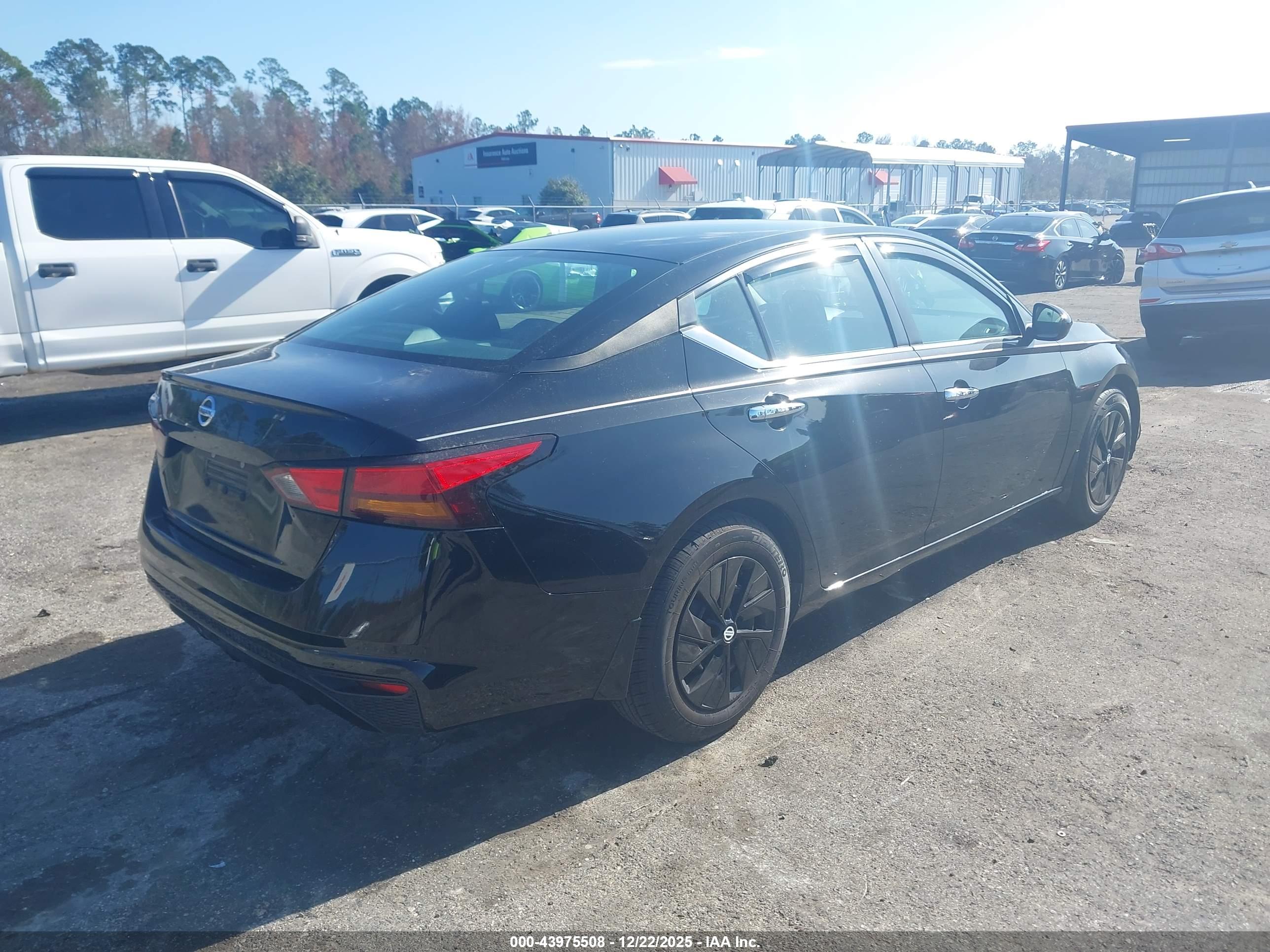 NISSAN ALTIMA image 4