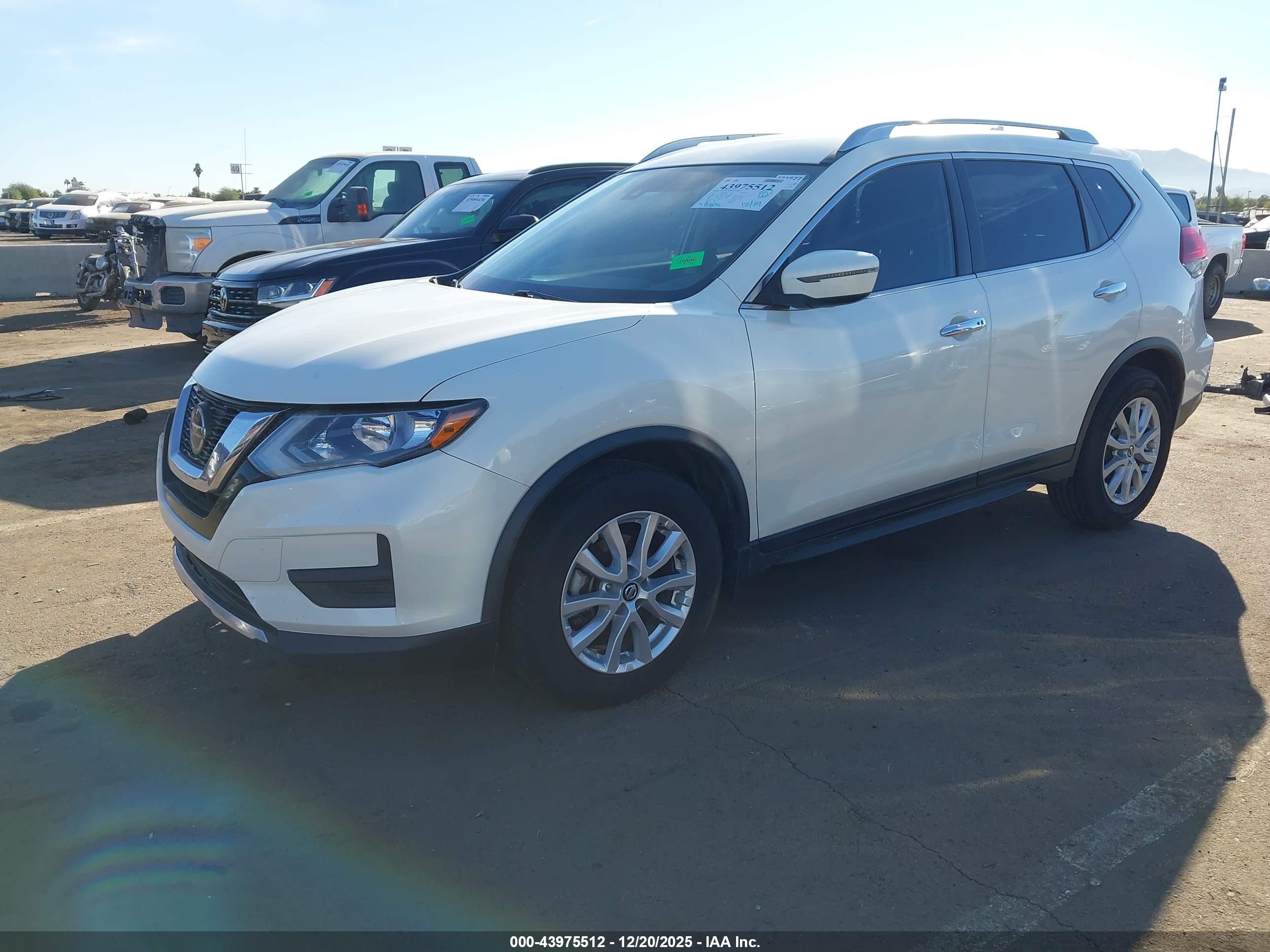 NISSAN ROGUE image 2