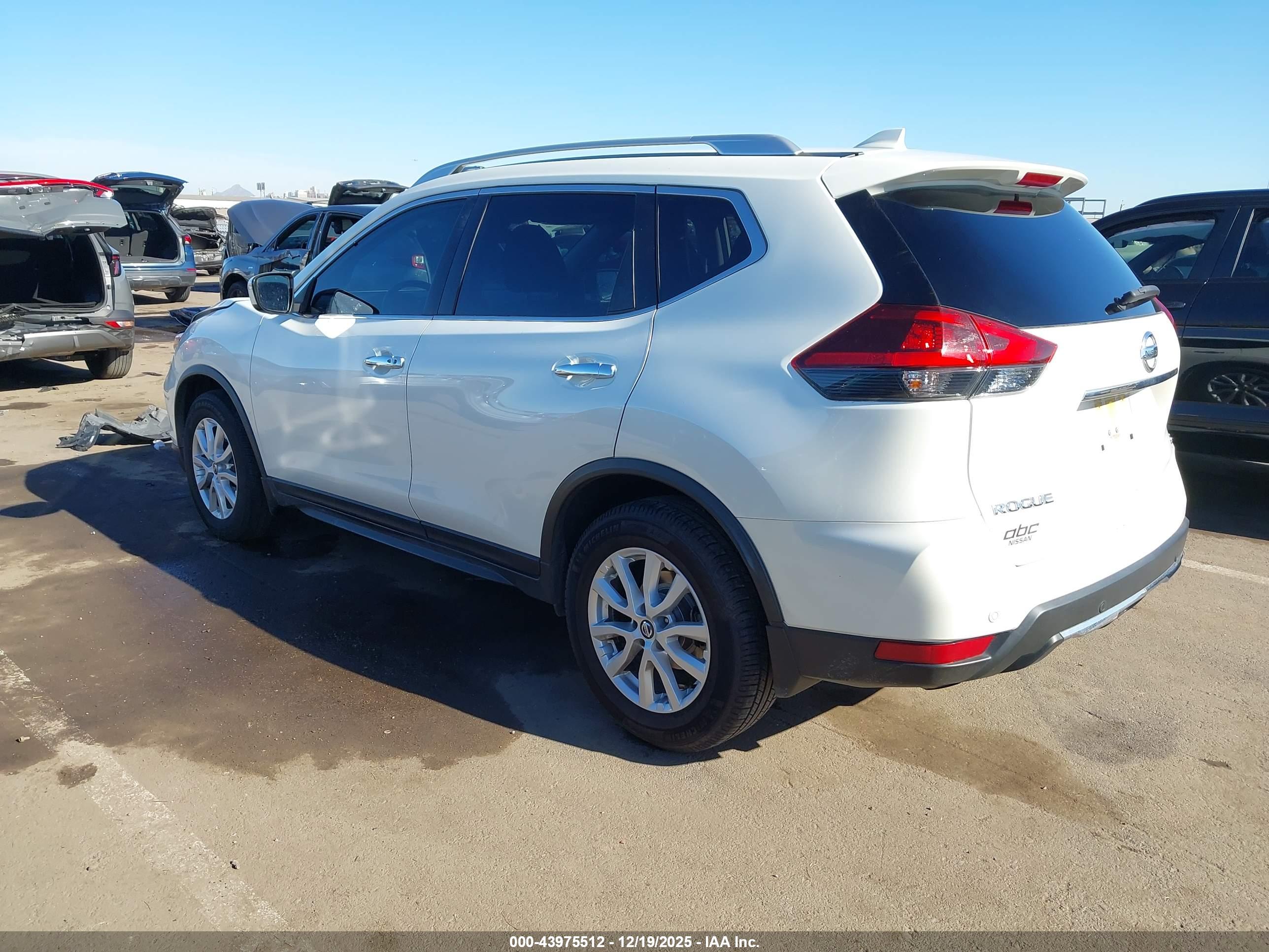 NISSAN ROGUE image 3