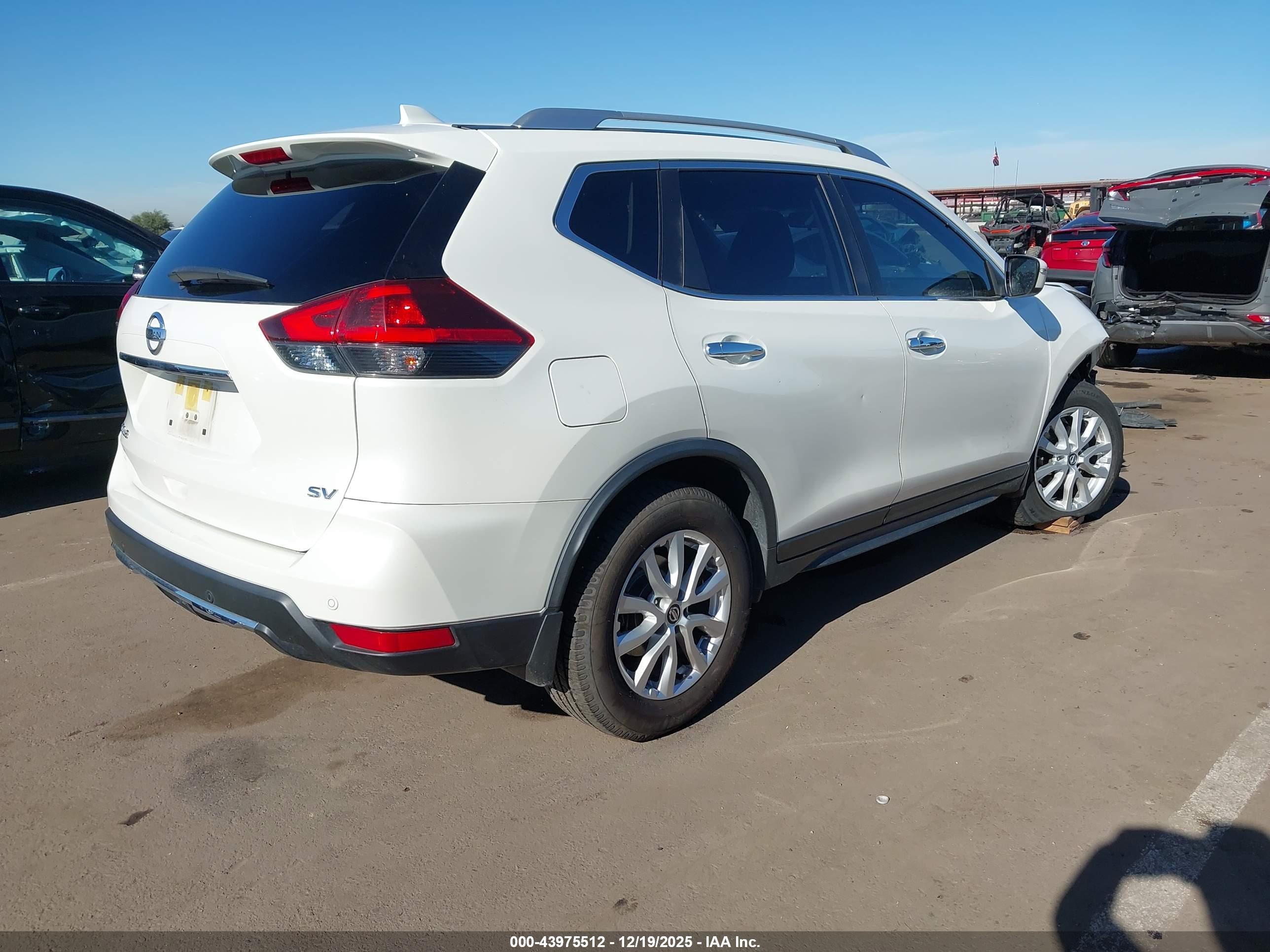 NISSAN ROGUE image 4