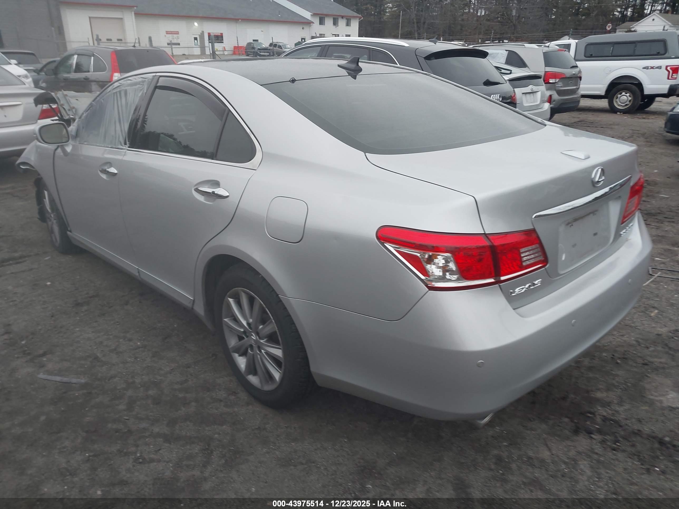 LEXUS ES image 3