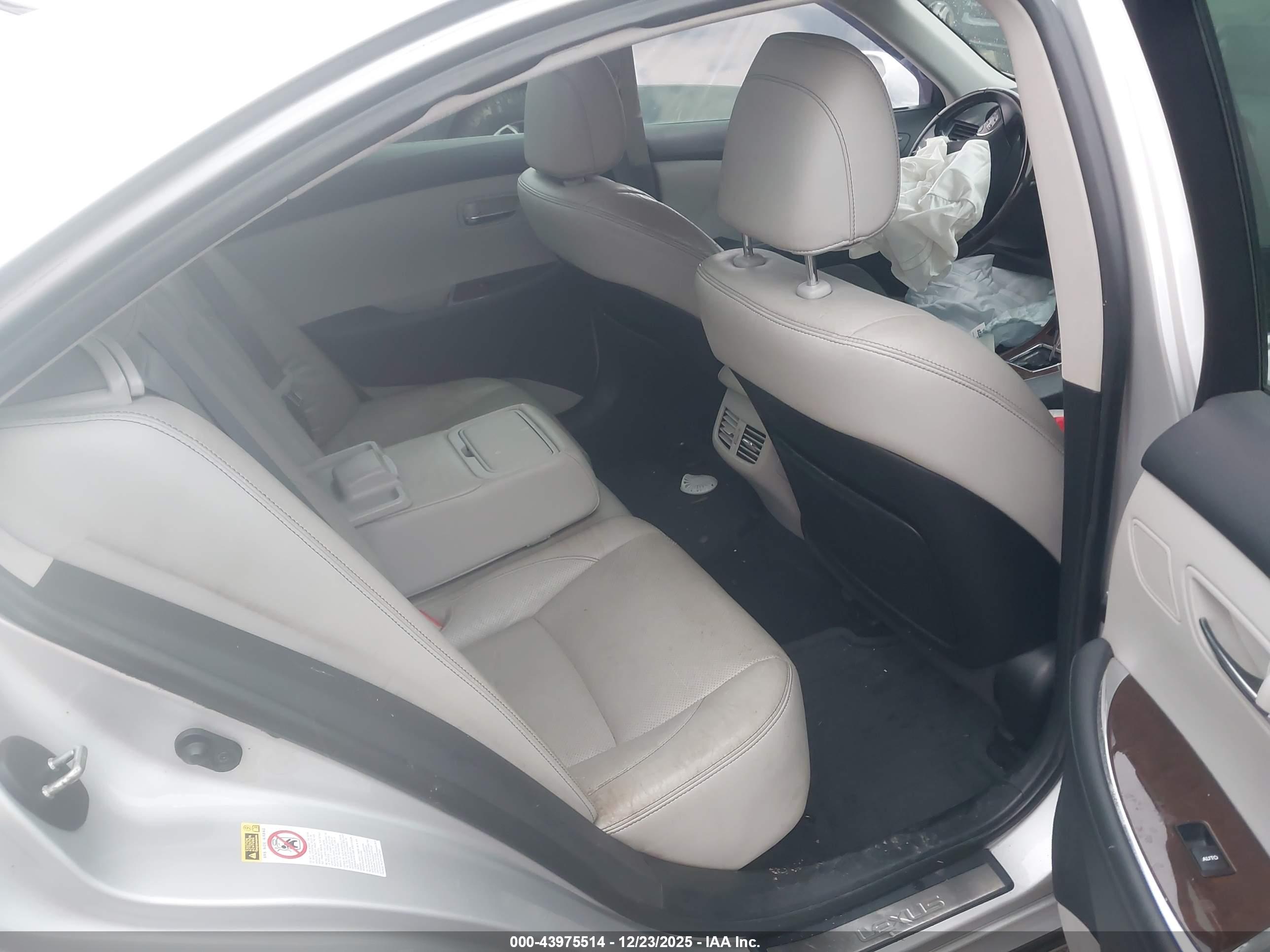 LEXUS ES image 8