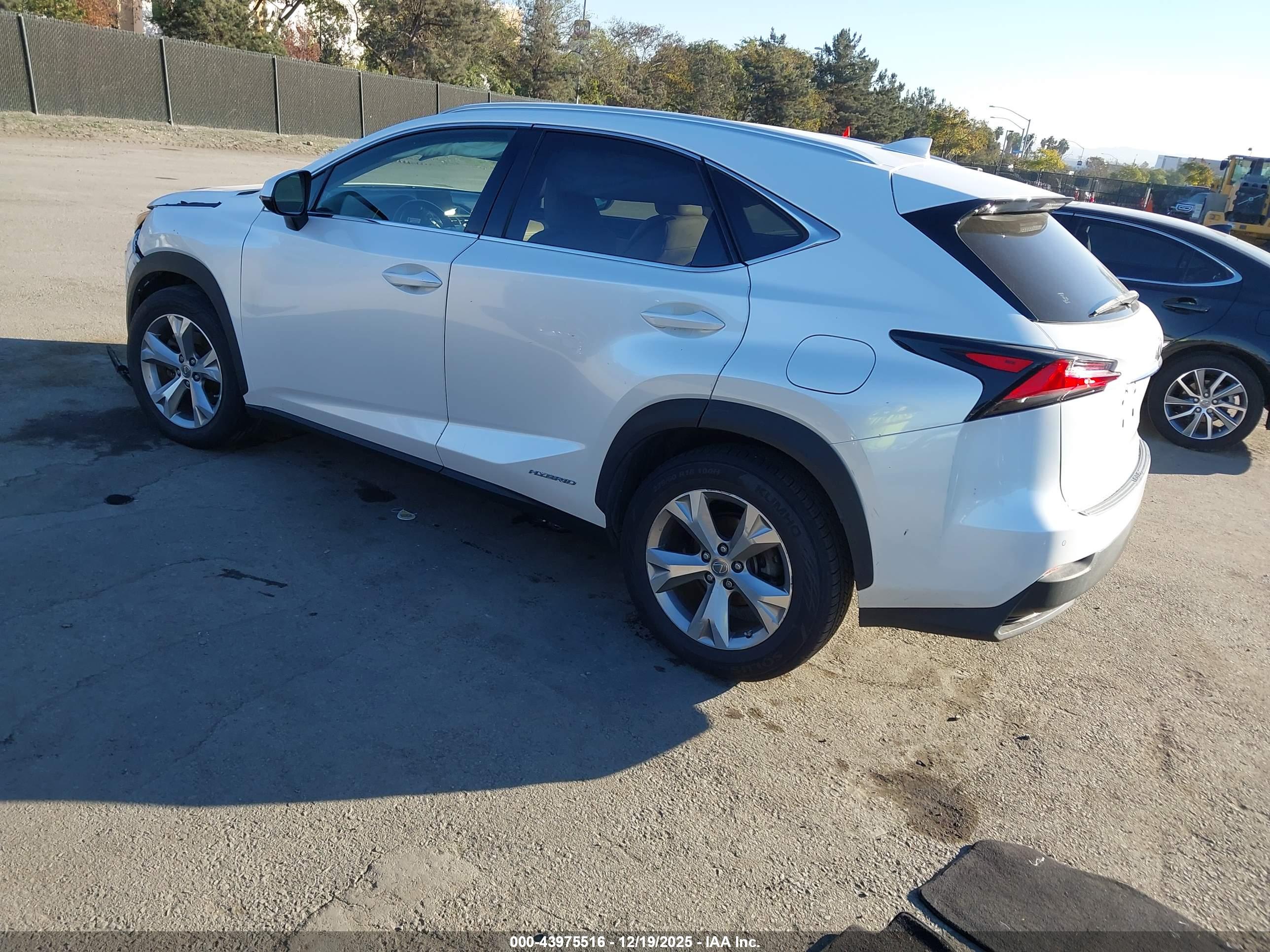 LEXUS NX image 3