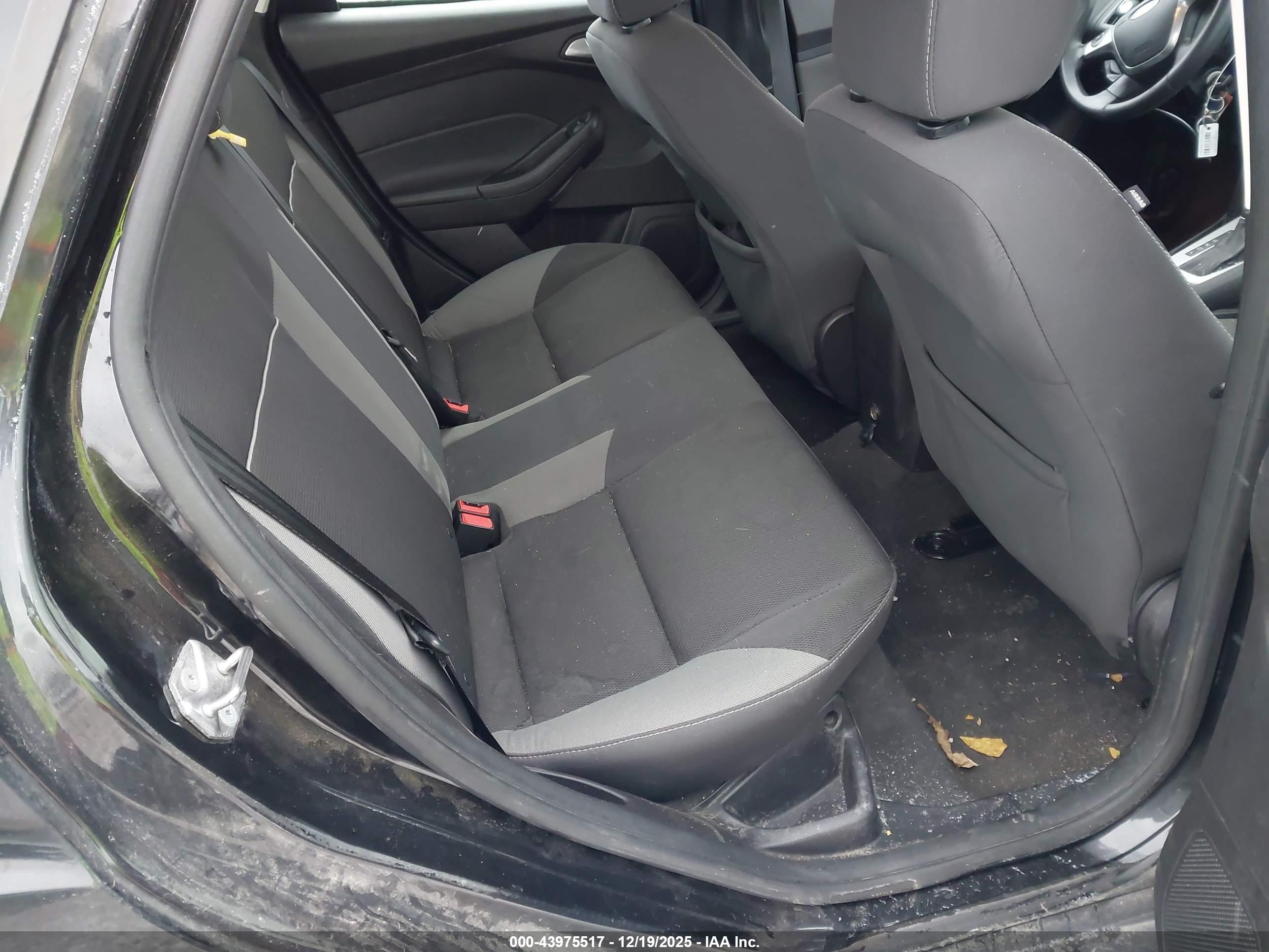 FORD FOCUS image 8