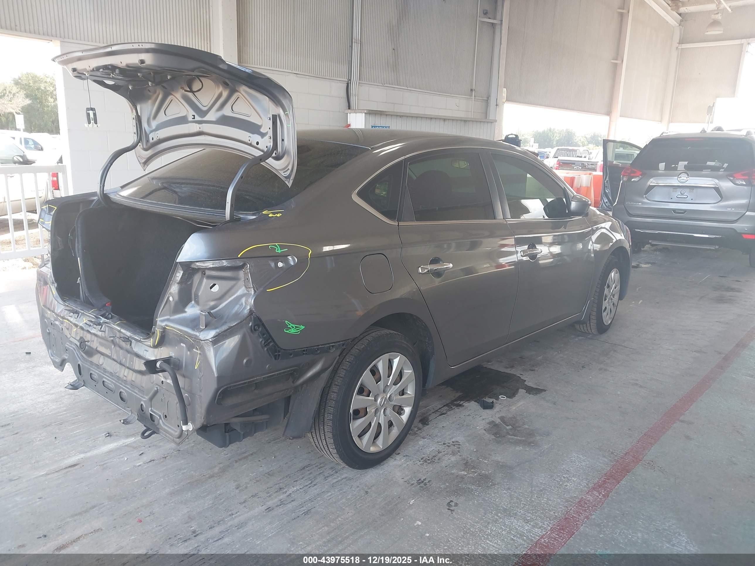 NISSAN SENTRA image 4