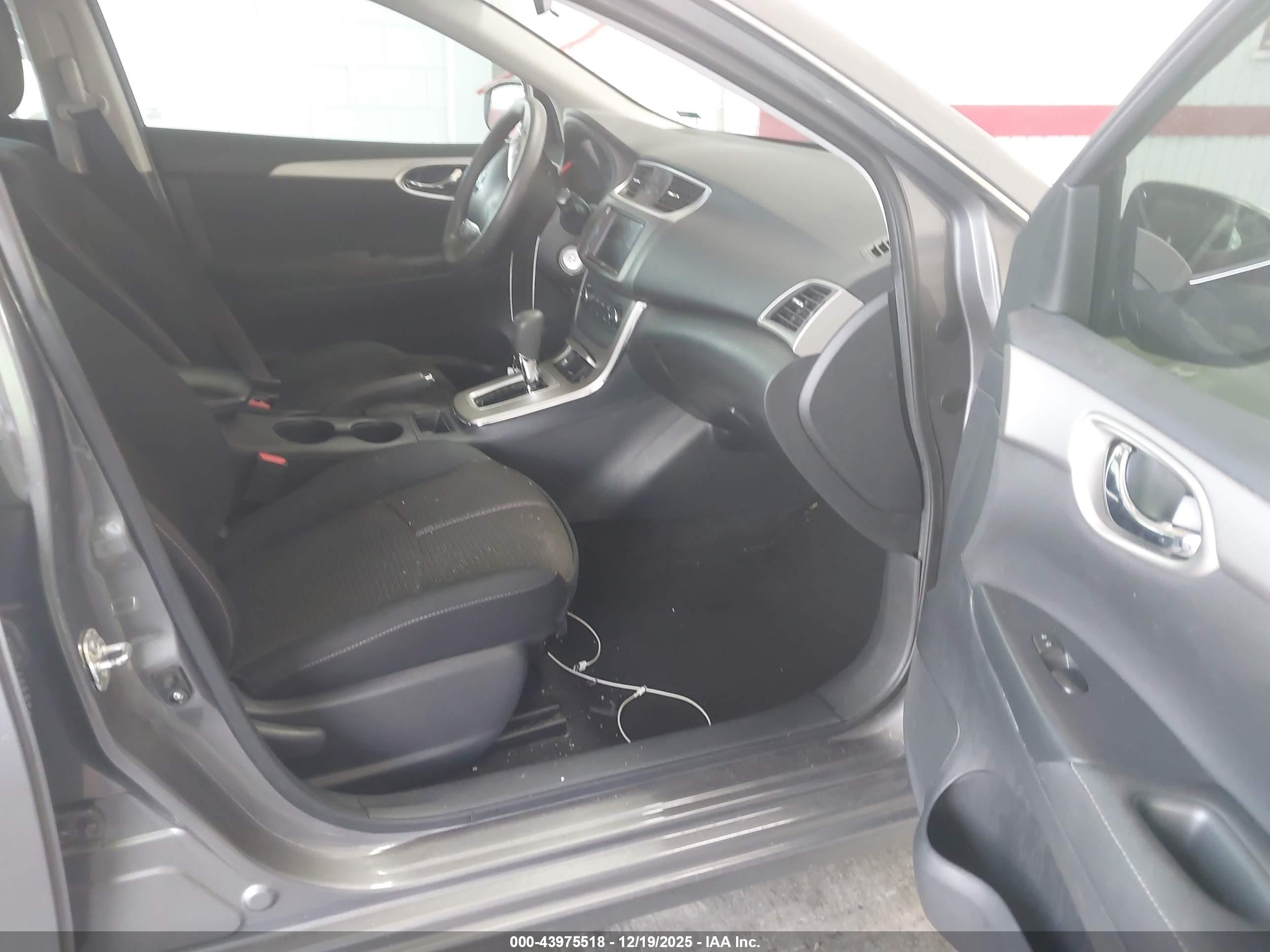 NISSAN SENTRA image 5