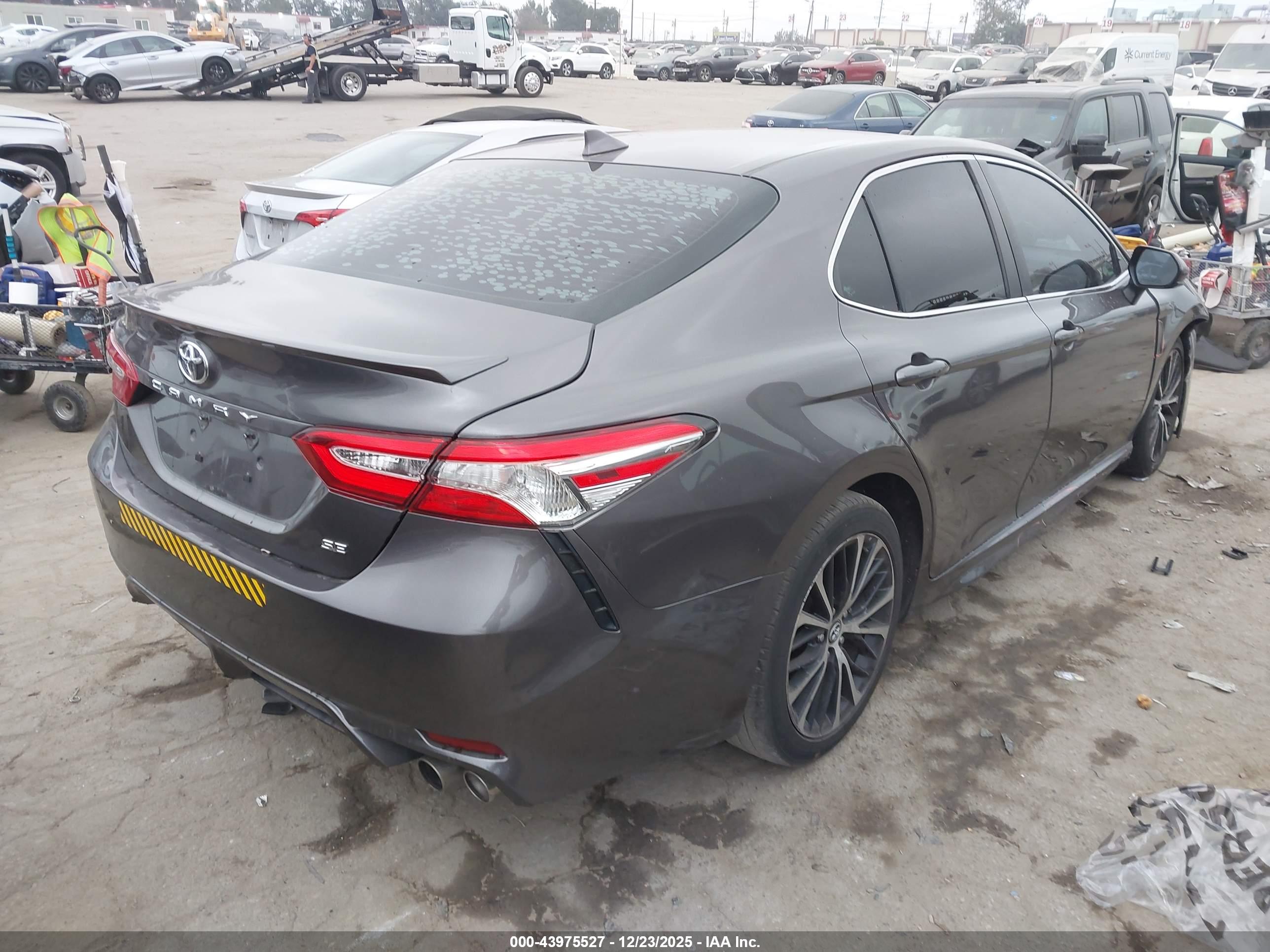 TOYOTA CAMRY image 4