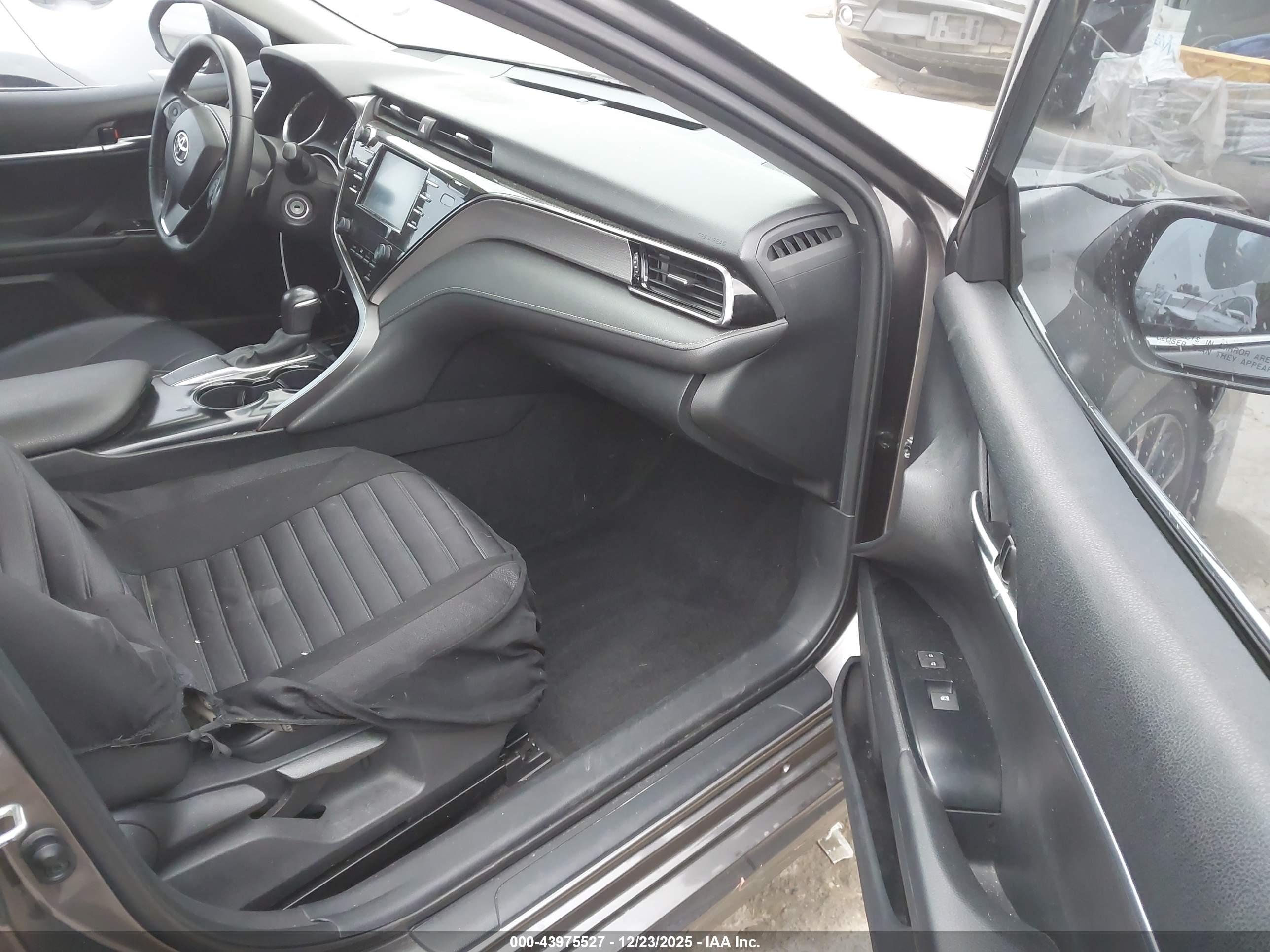 TOYOTA CAMRY image 5