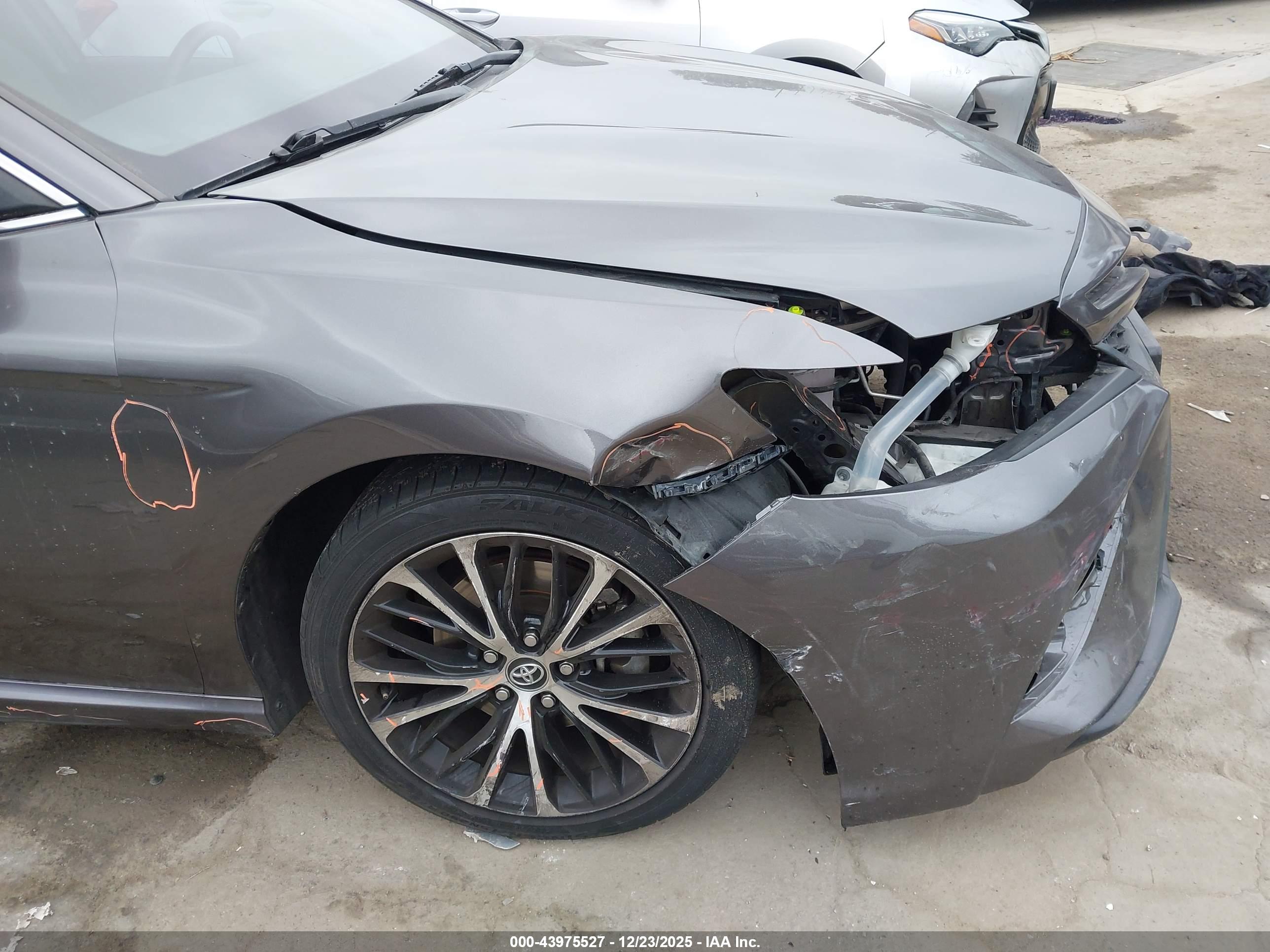 TOYOTA CAMRY image 6