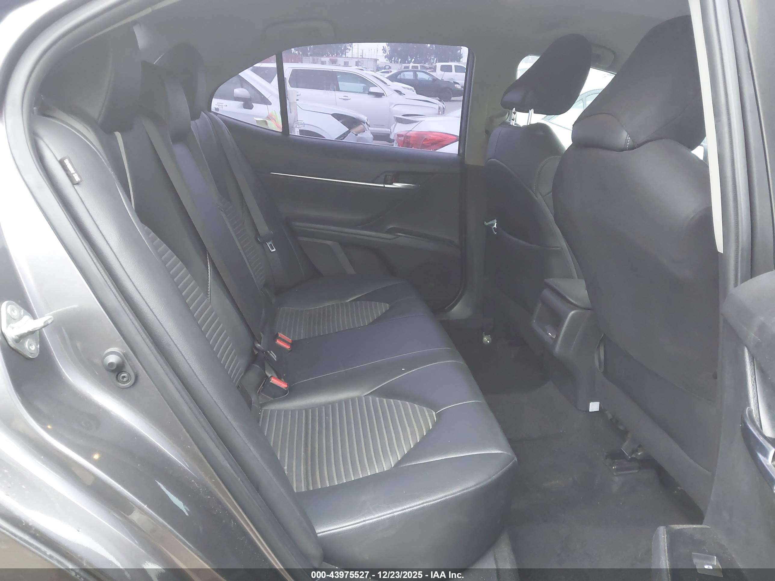 TOYOTA CAMRY image 8