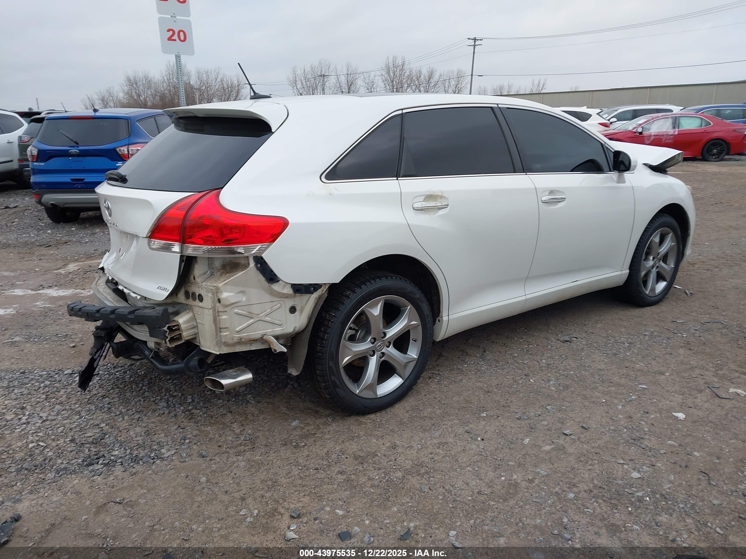 TOYOTA VENZA image 4