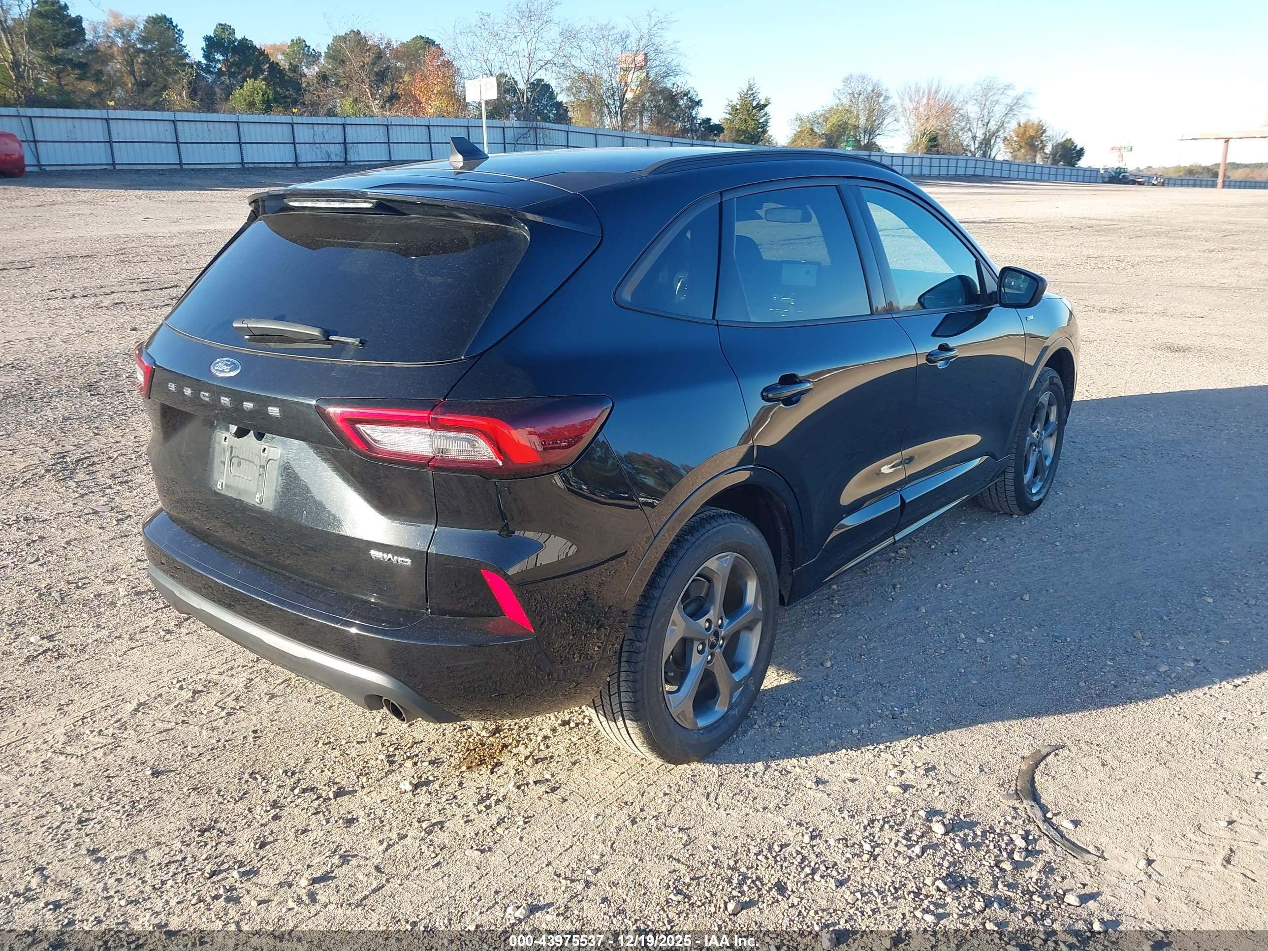 FORD ESCAPE image 4