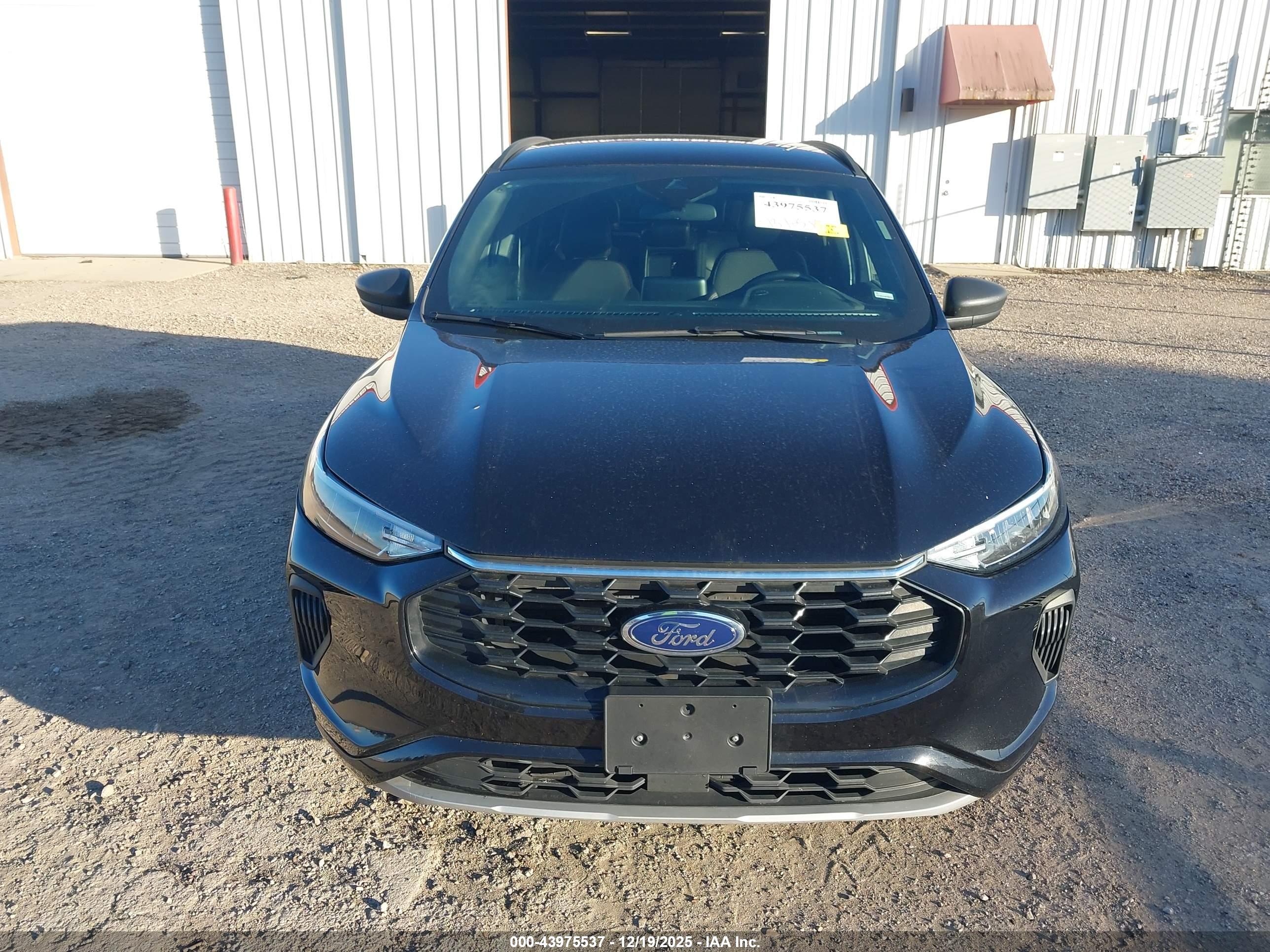 FORD ESCAPE image 6