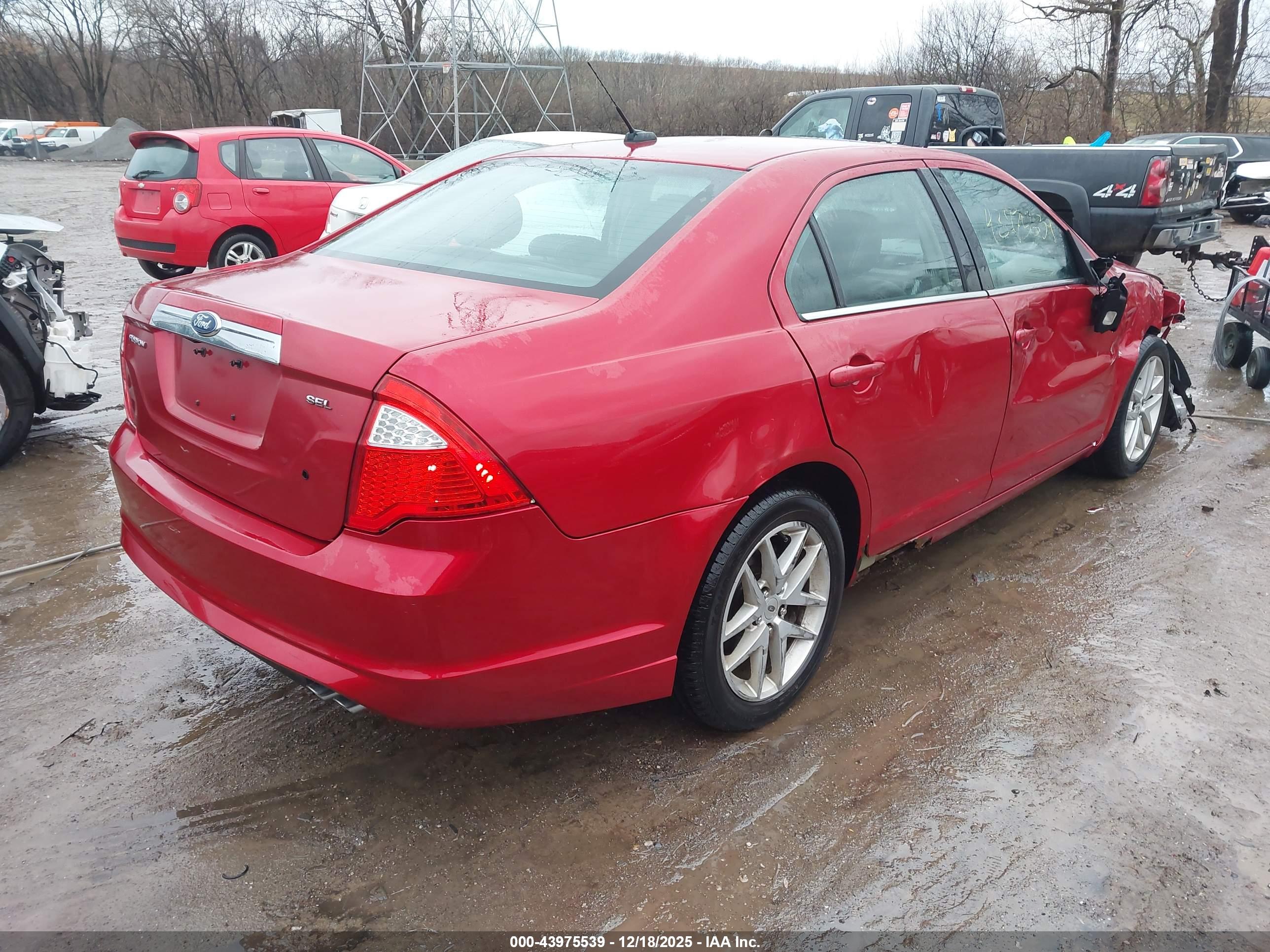 FORD FUSION image 4
