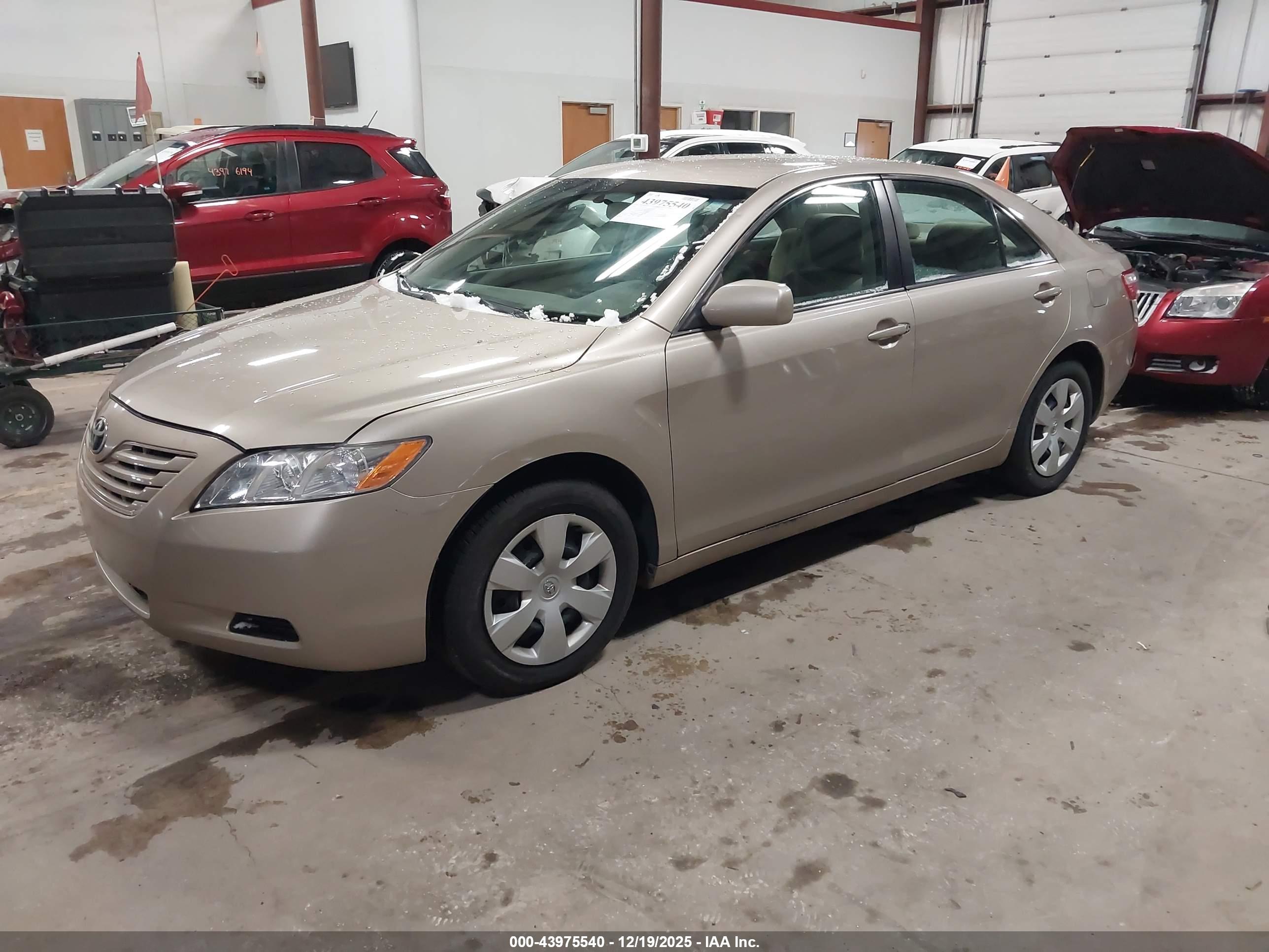 TOYOTA CAMRY image 2