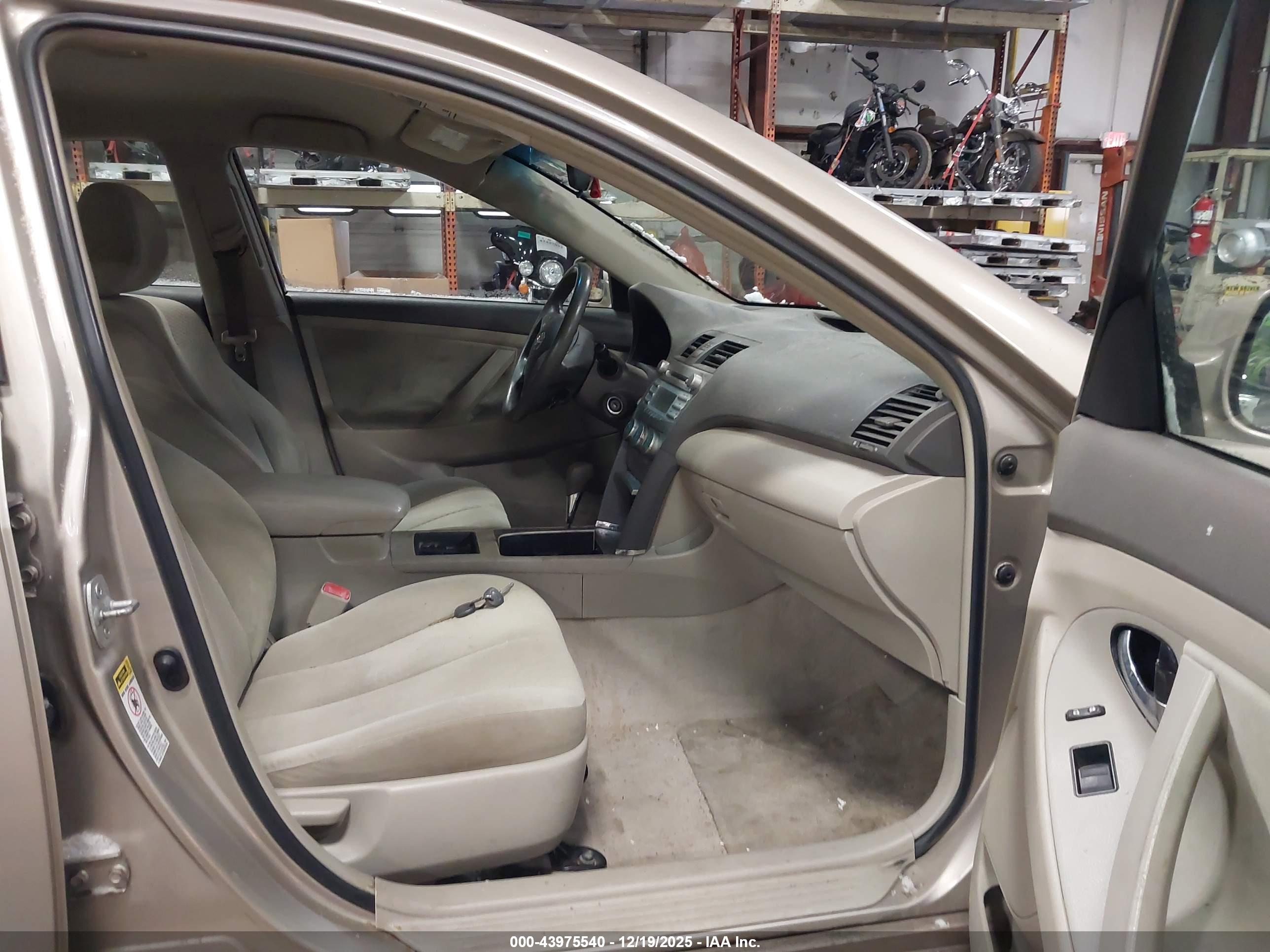 TOYOTA CAMRY image 5