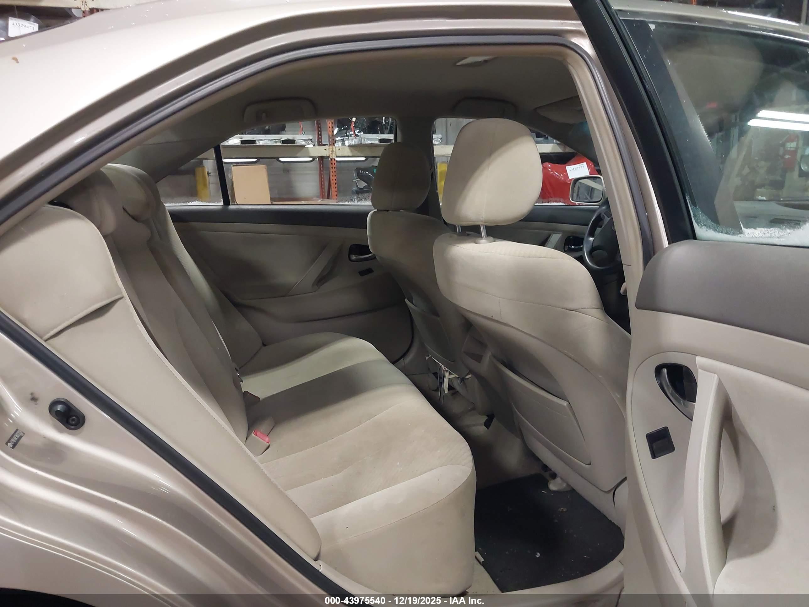 TOYOTA CAMRY image 8