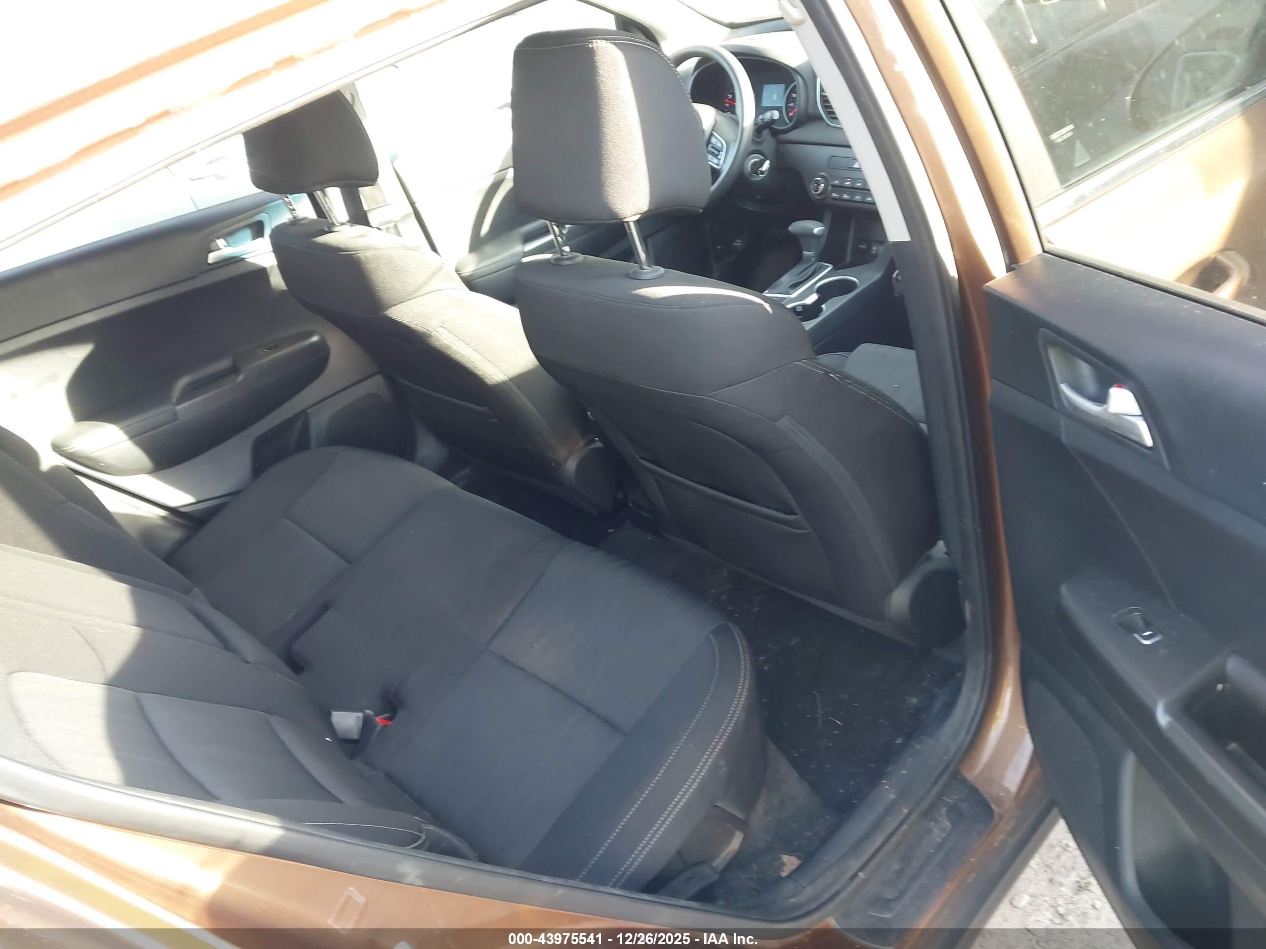 KIA SPORTAGE image 8