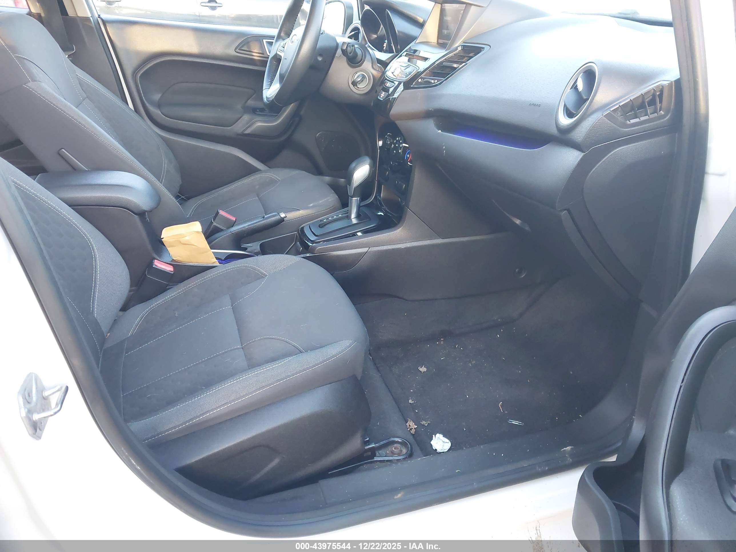 FORD FIESTA image 5