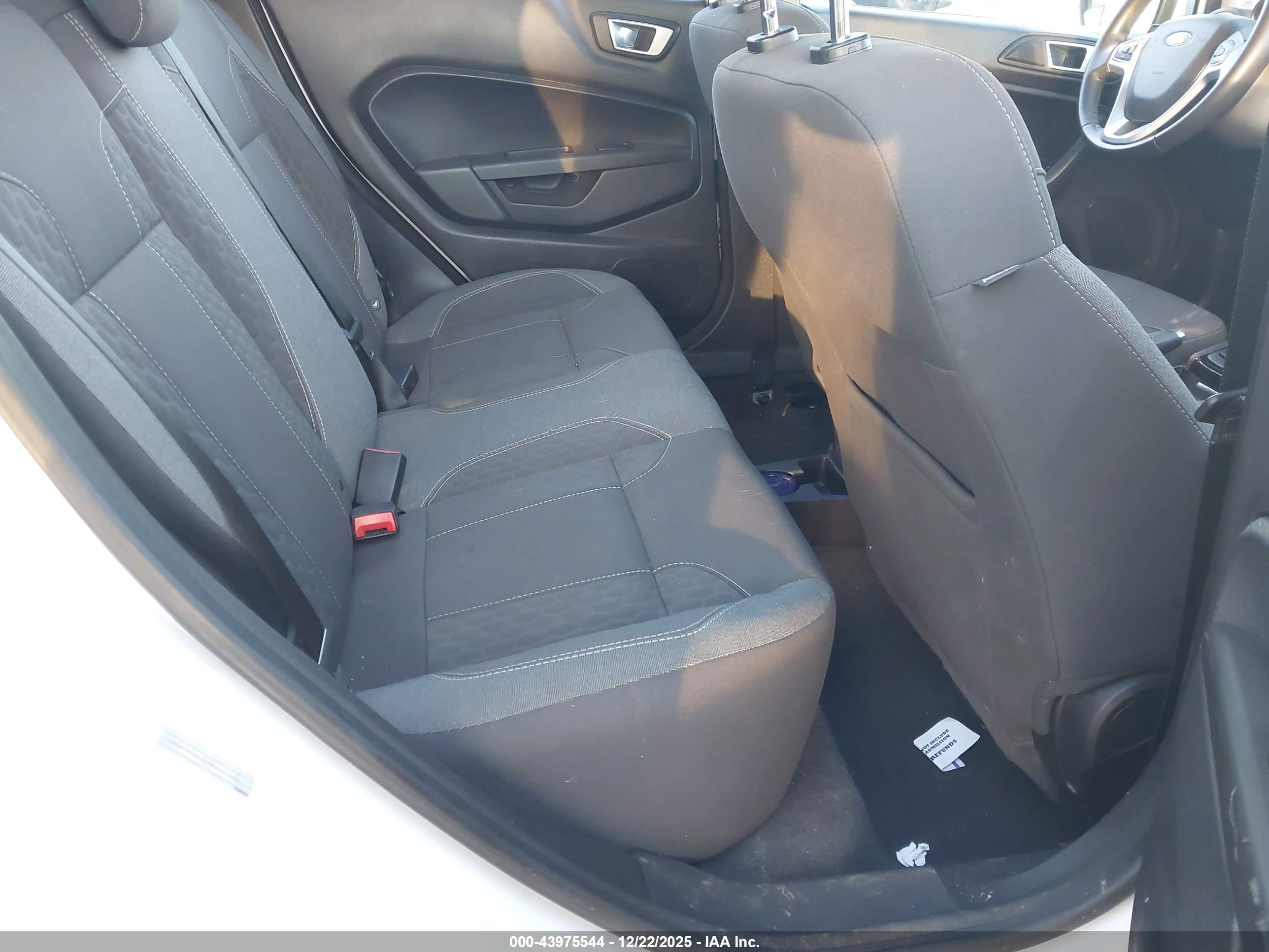 FORD FIESTA image 8
