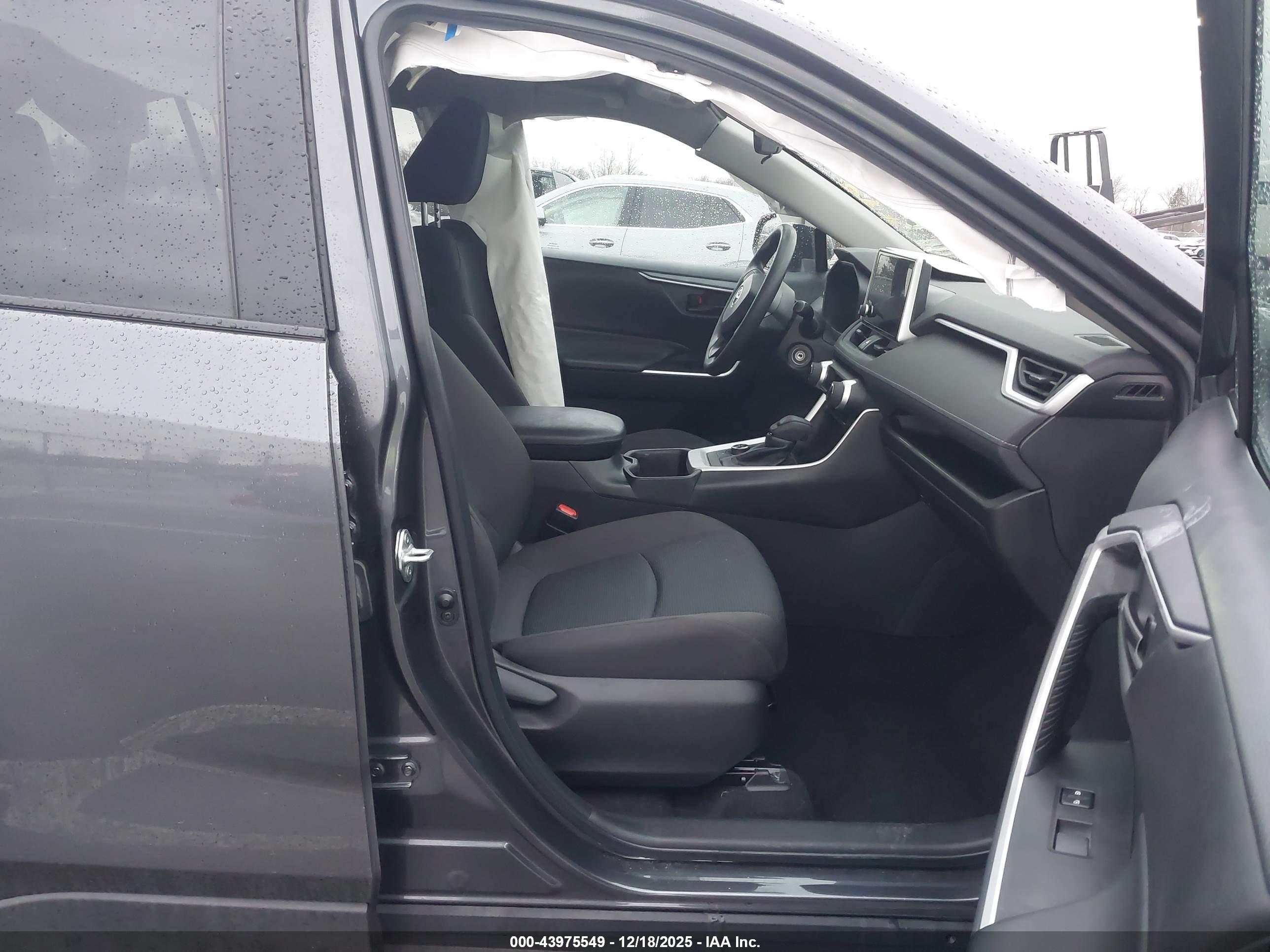 TOYOTA RAV4 image 5