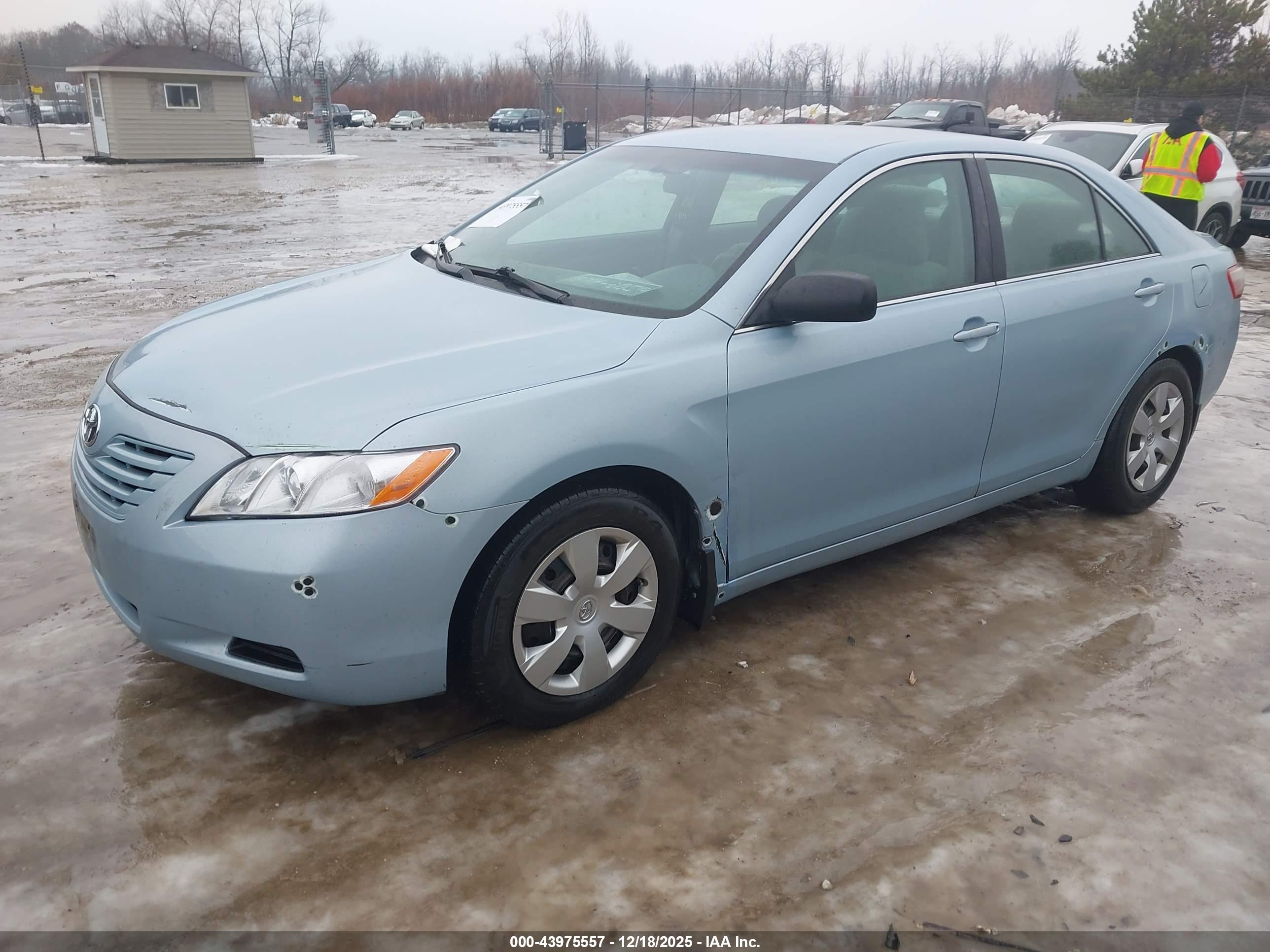 TOYOTA CAMRY image 2
