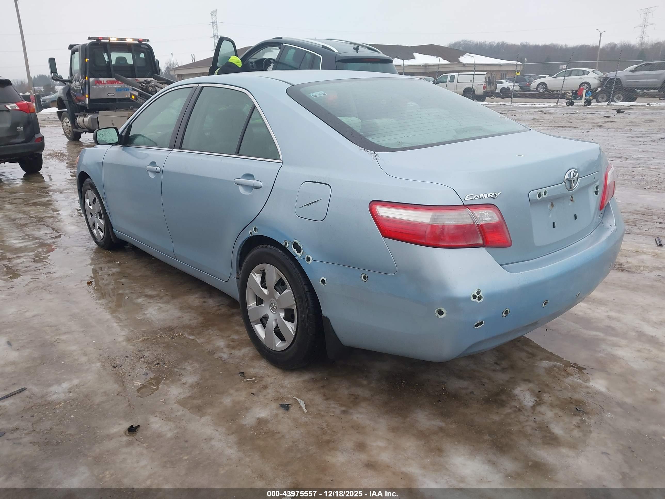 TOYOTA CAMRY image 3