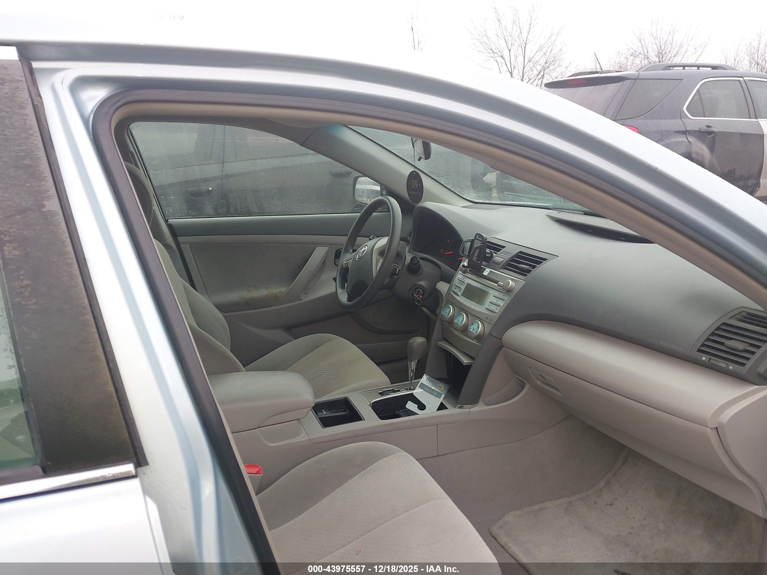 TOYOTA CAMRY image 5