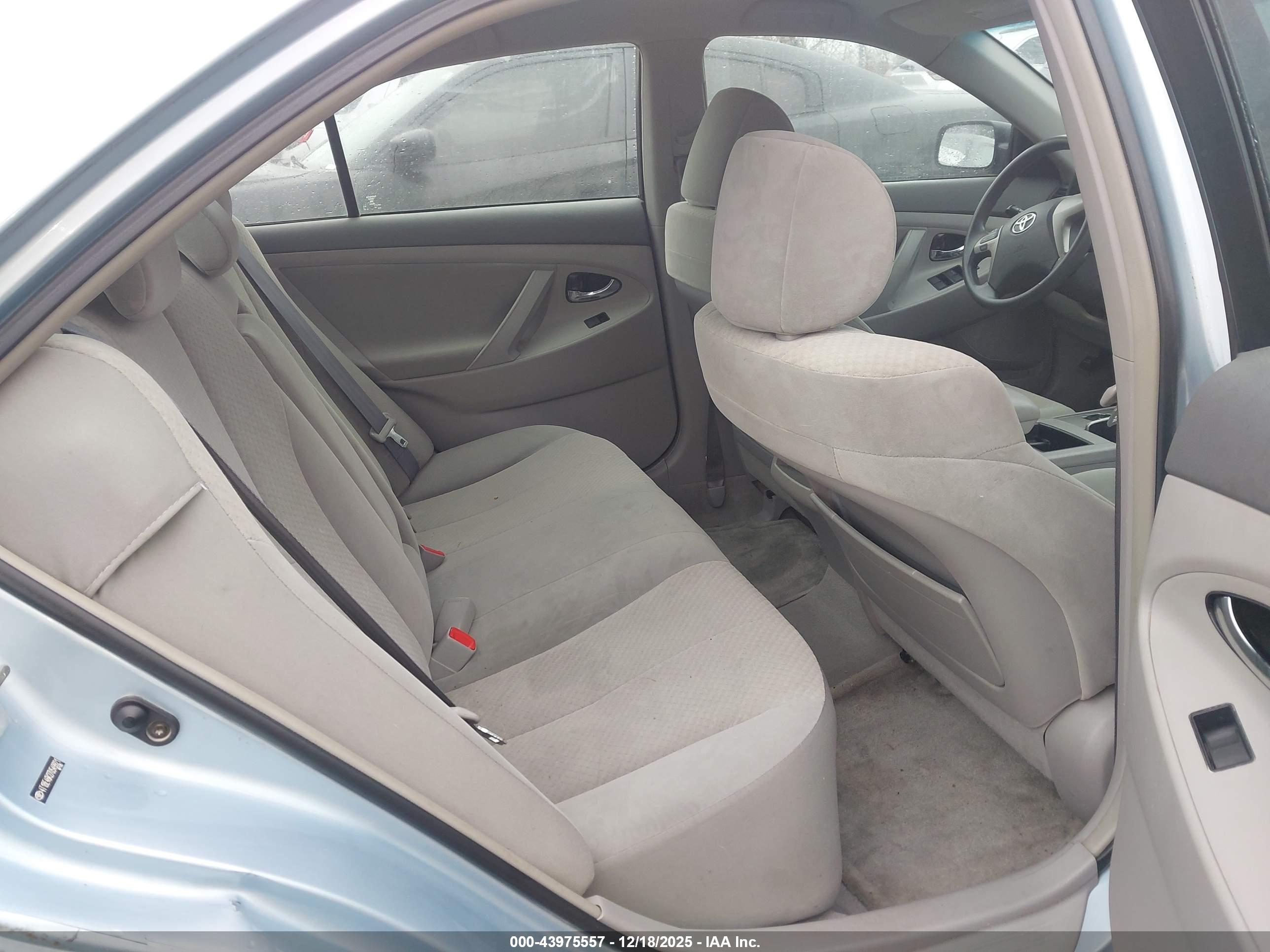 TOYOTA CAMRY image 8