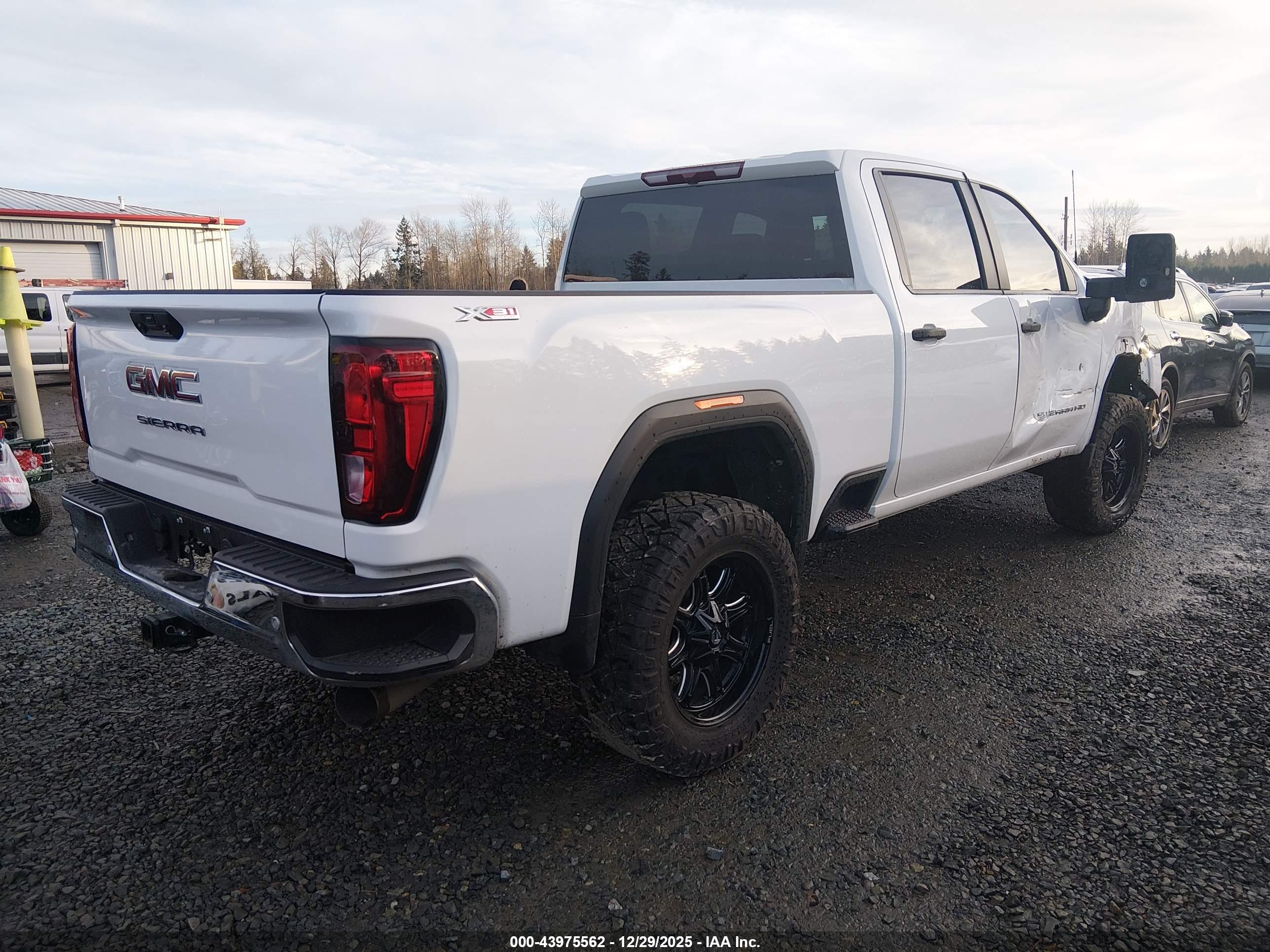 GMC SIERRA image 4