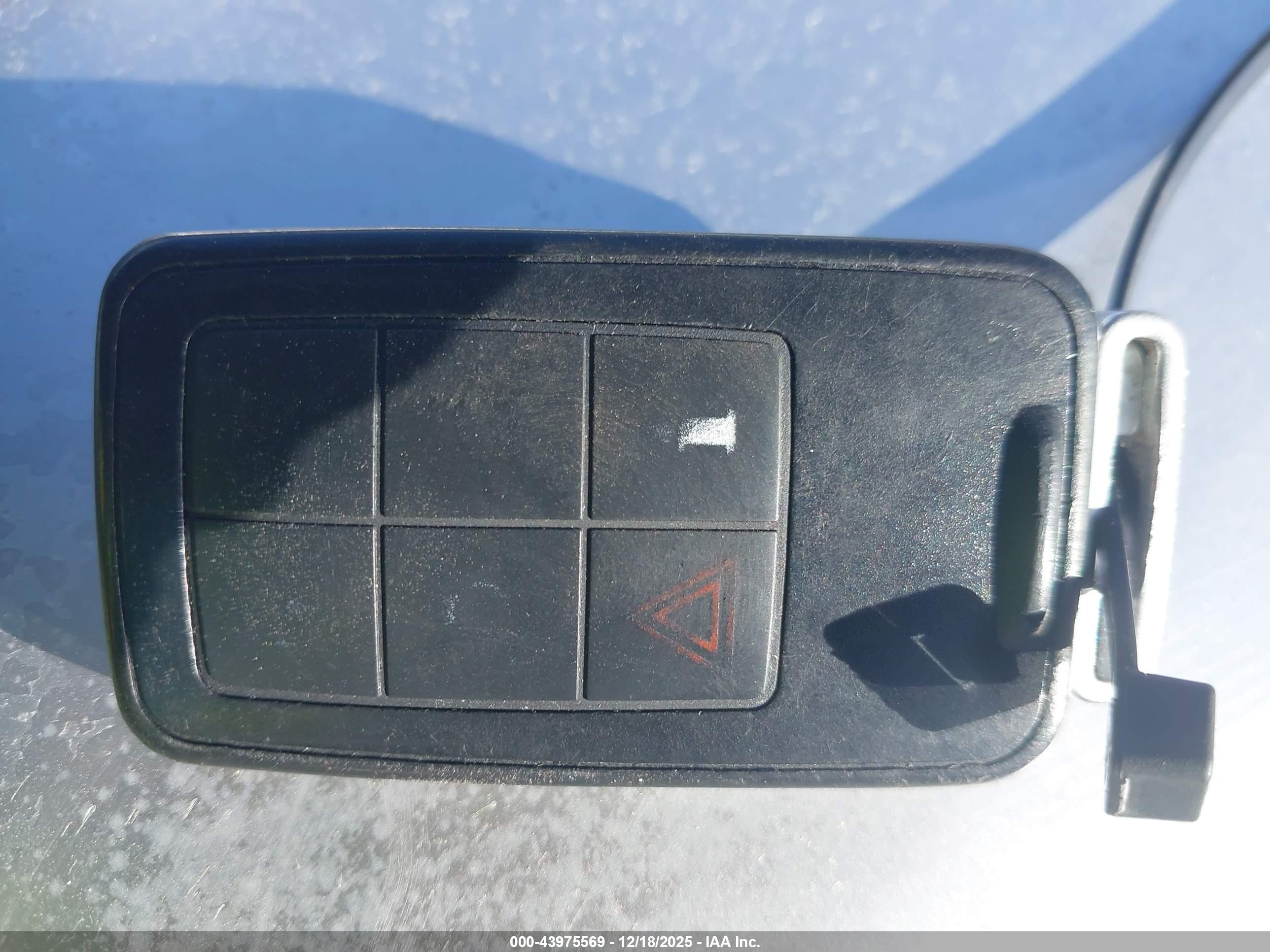 VOLVO S60 image 11