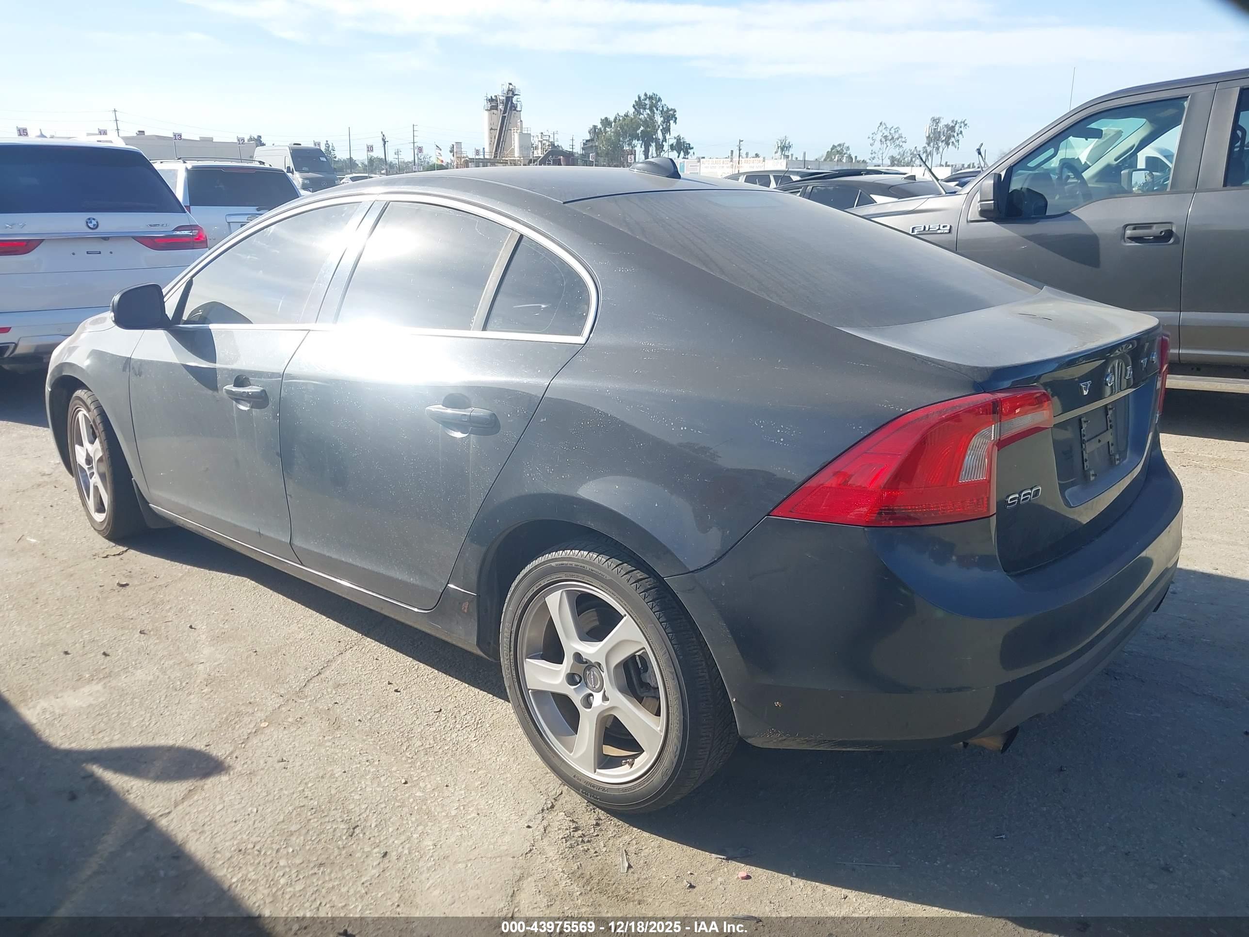 VOLVO S60 image 3