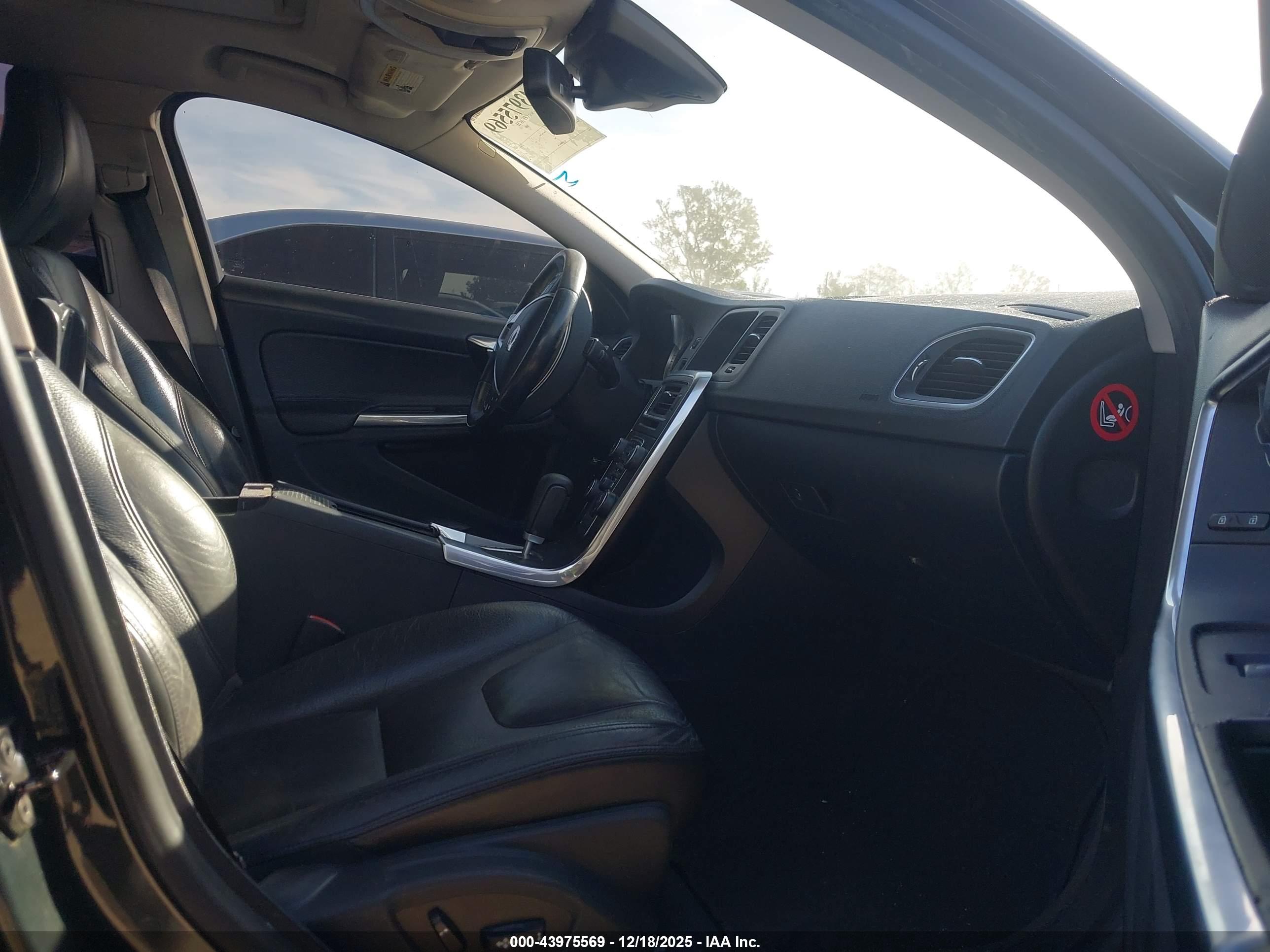 VOLVO S60 image 5