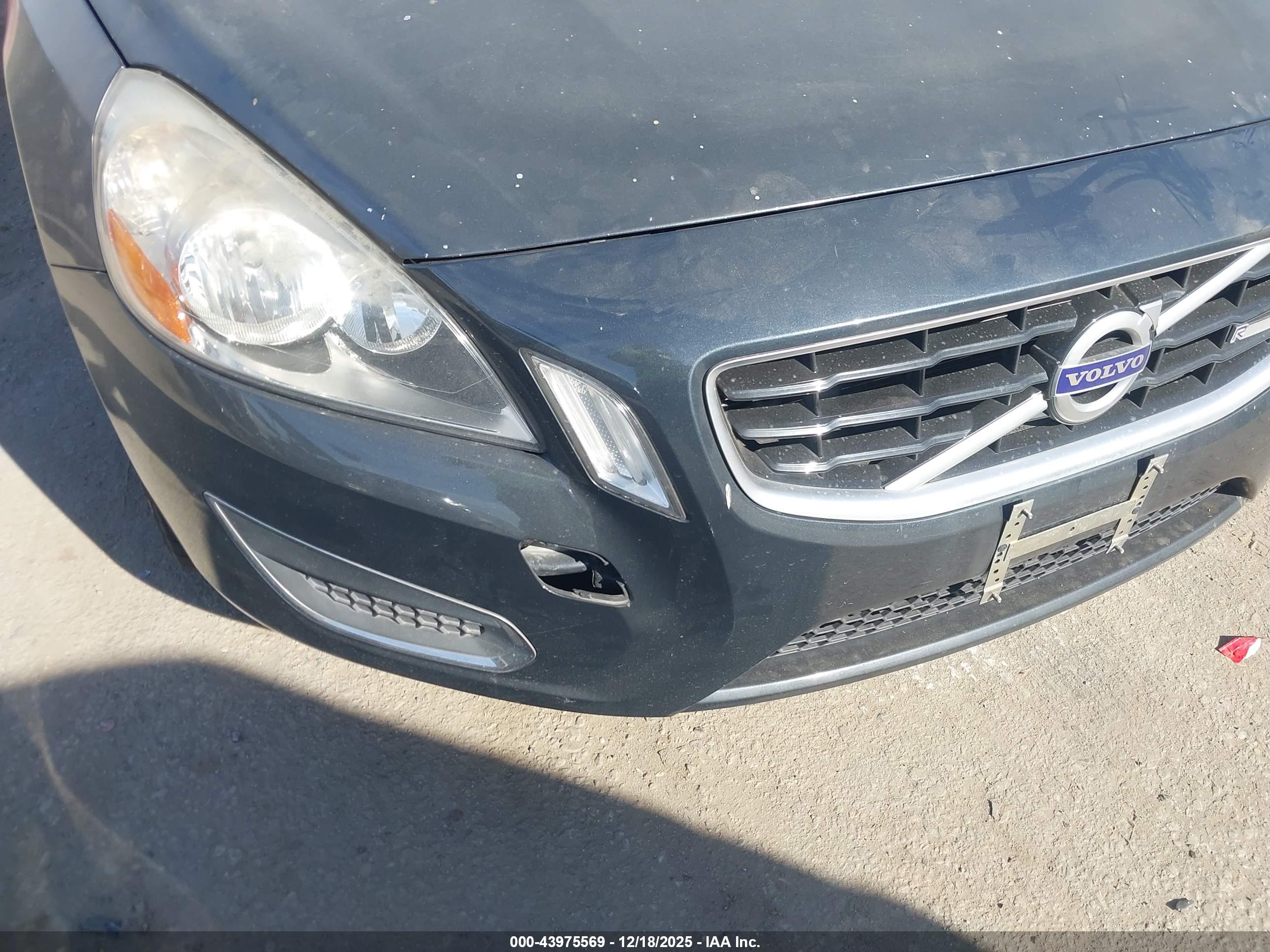 VOLVO S60 image 6