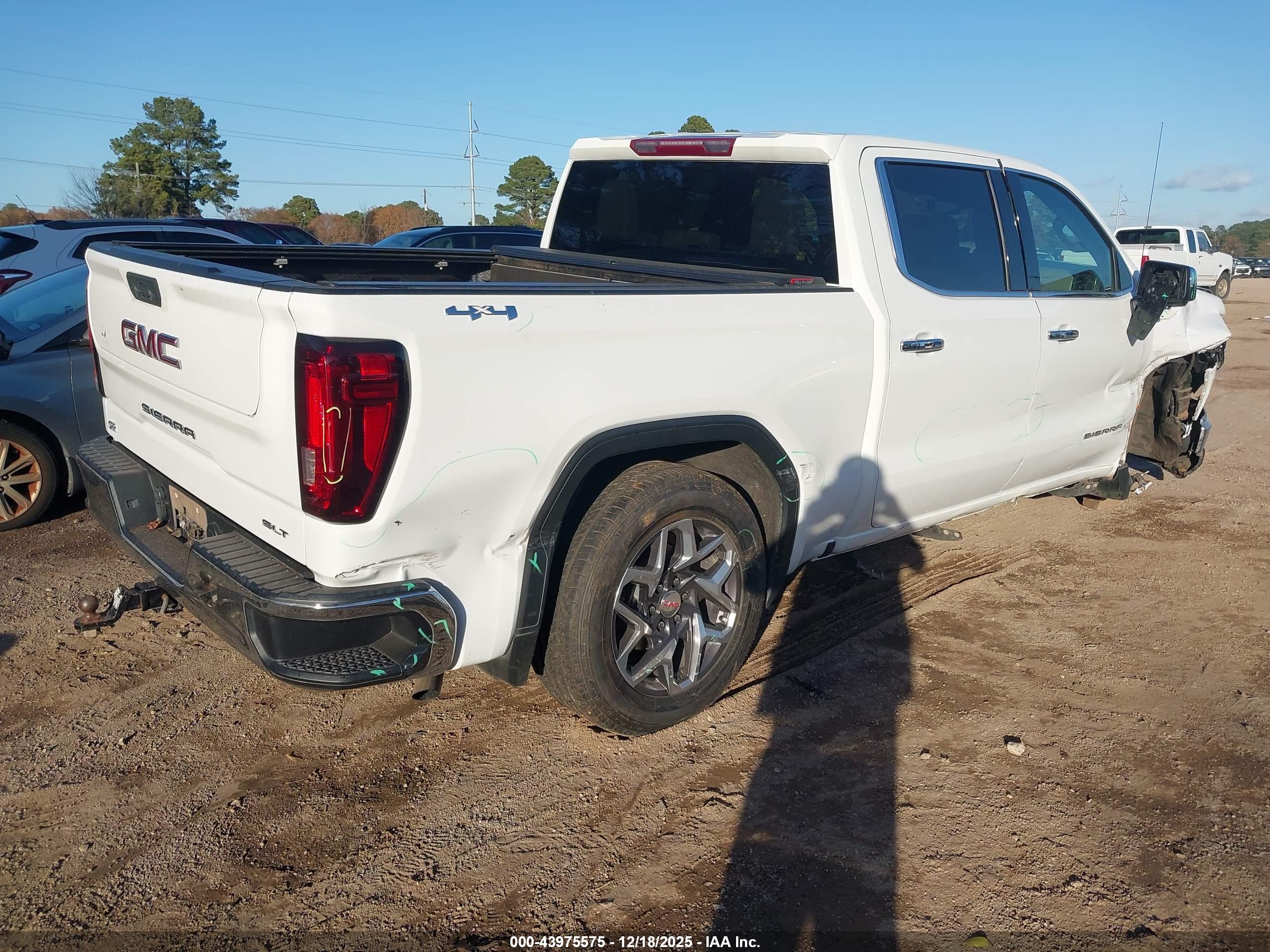 GMC SIERRA image 4
