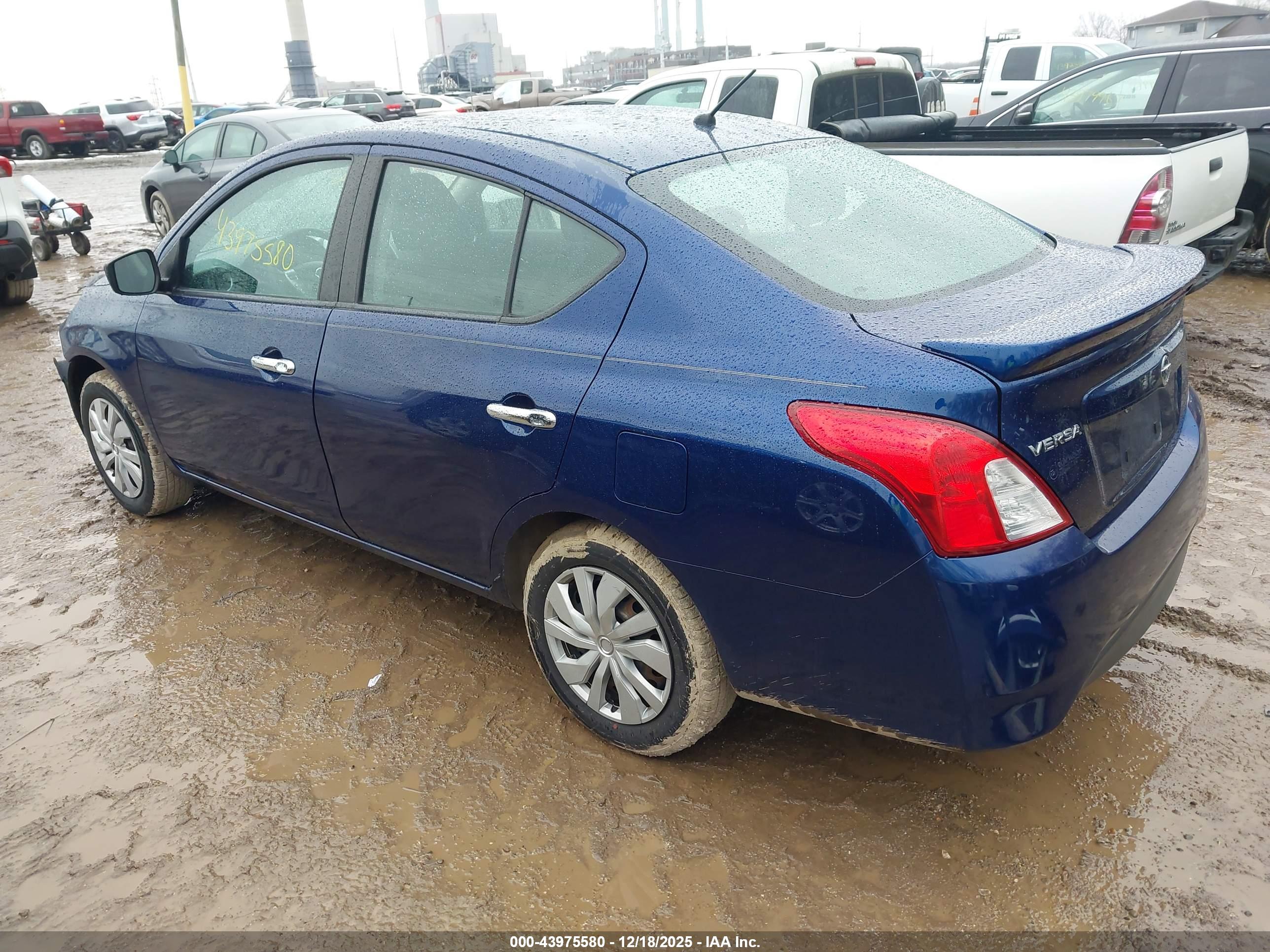 NISSAN VERSA image 3