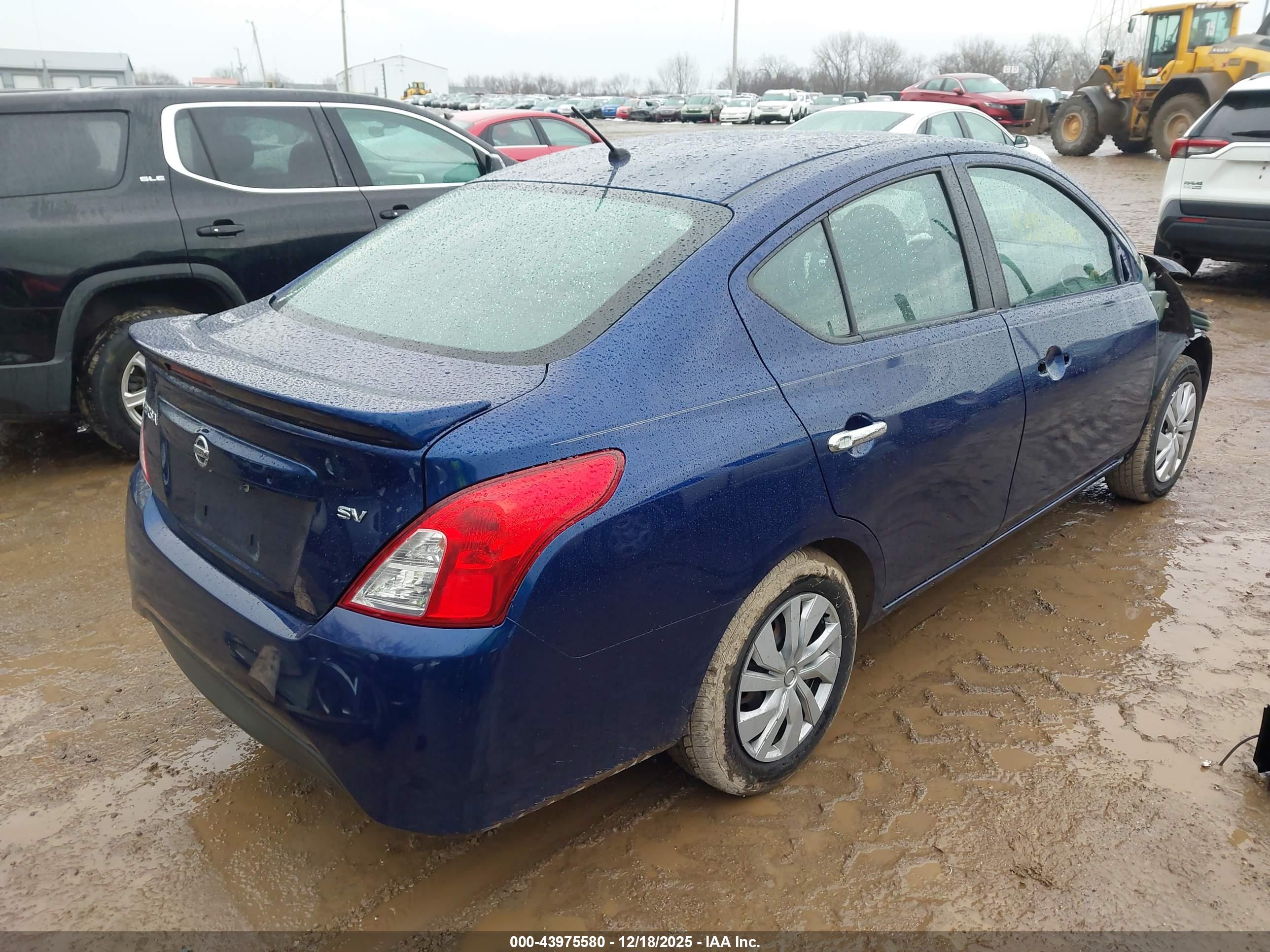 NISSAN VERSA image 4