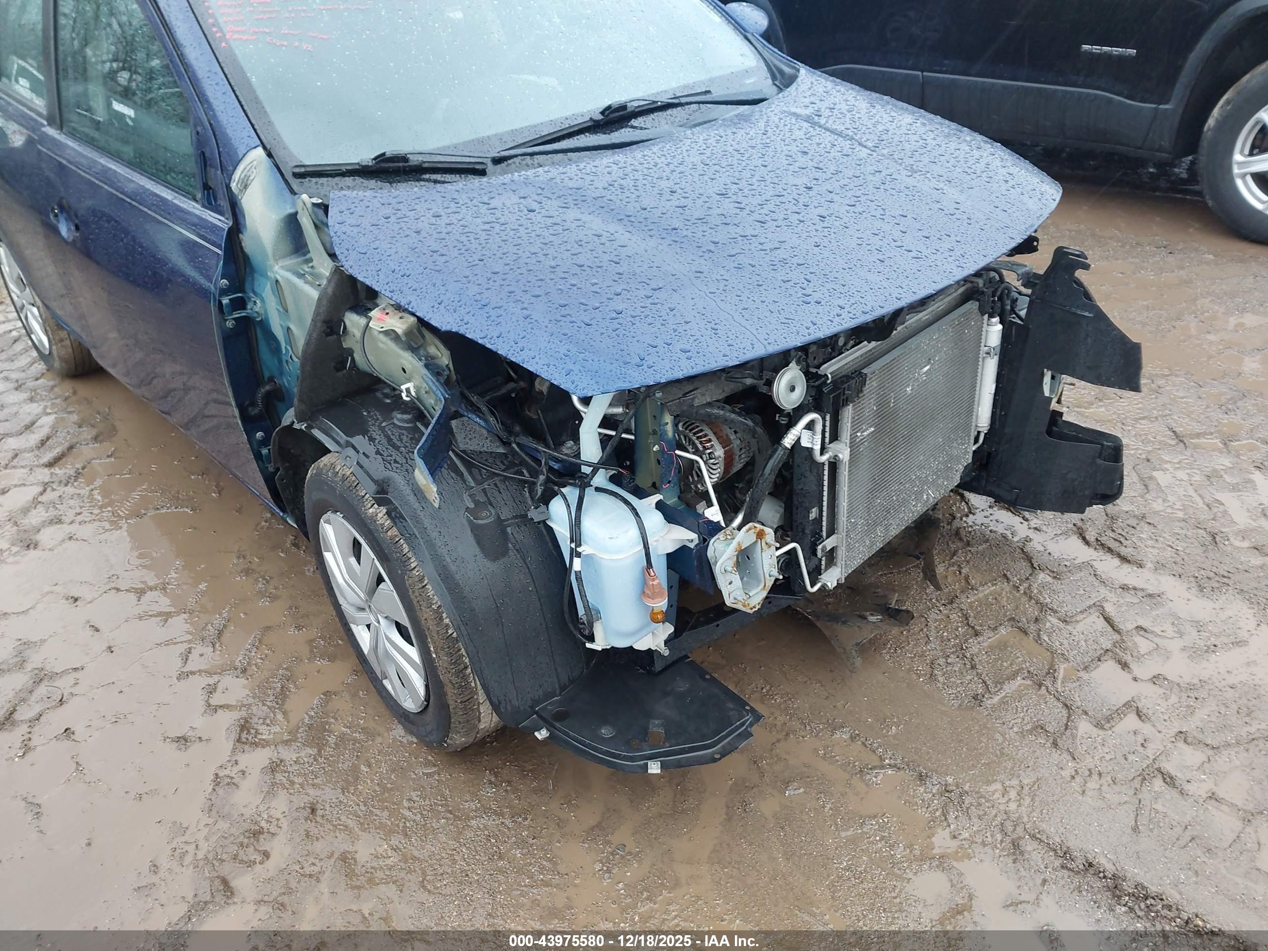 NISSAN VERSA image 6
