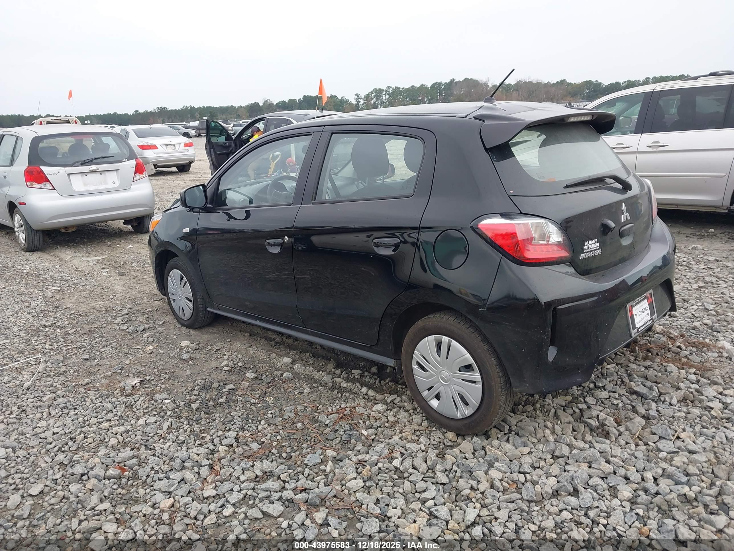 MITSUBISHI MIRAGE image 3