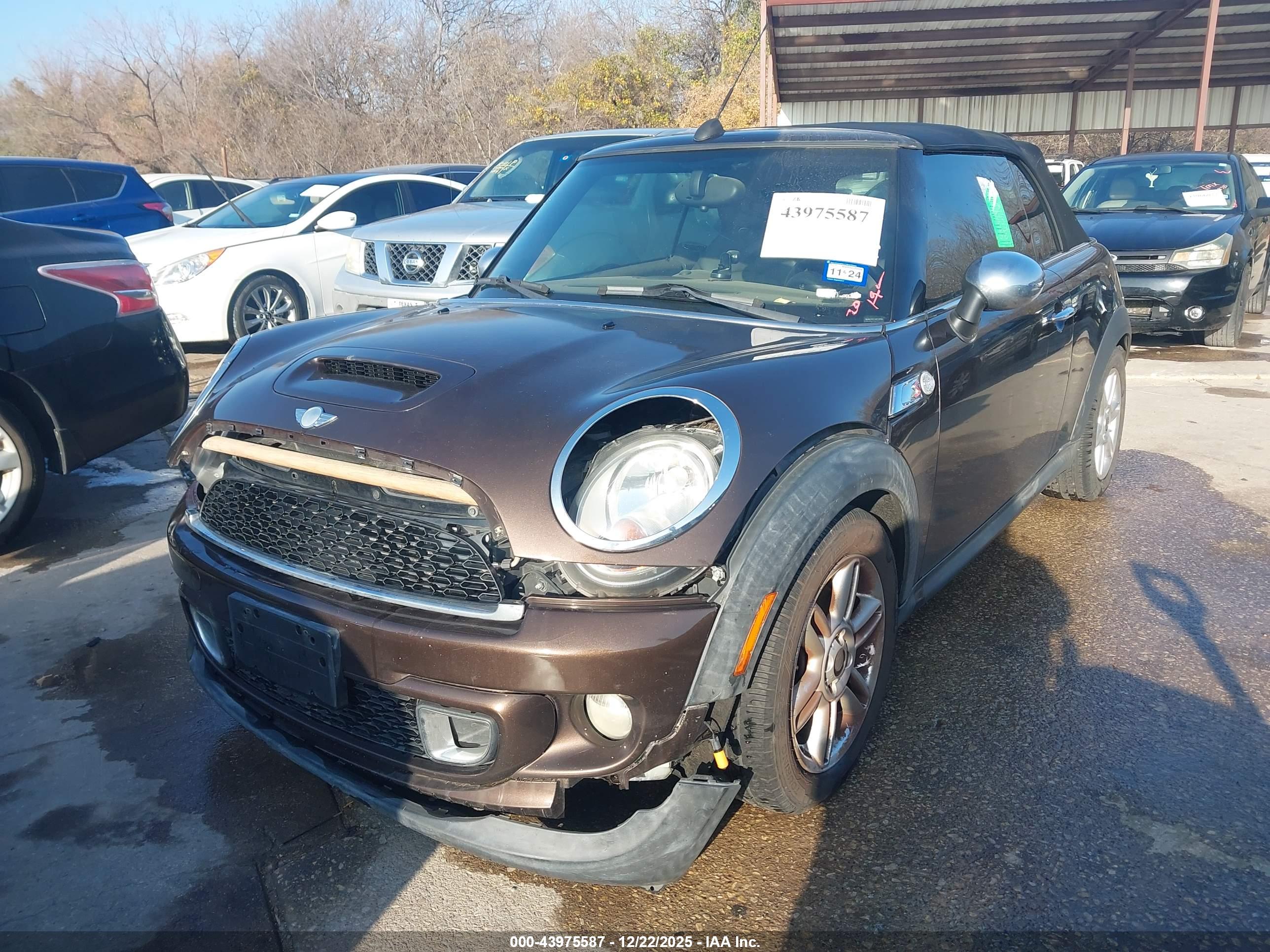 MINI COOPER image 2