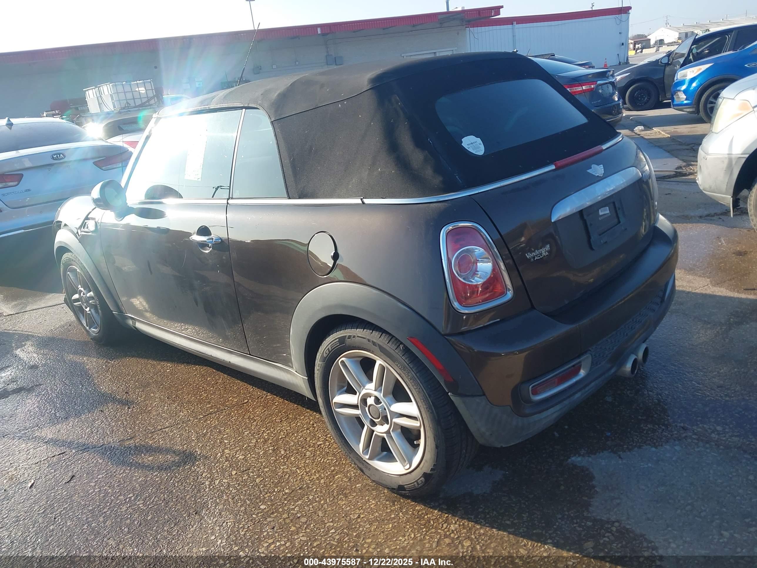 MINI COOPER image 3