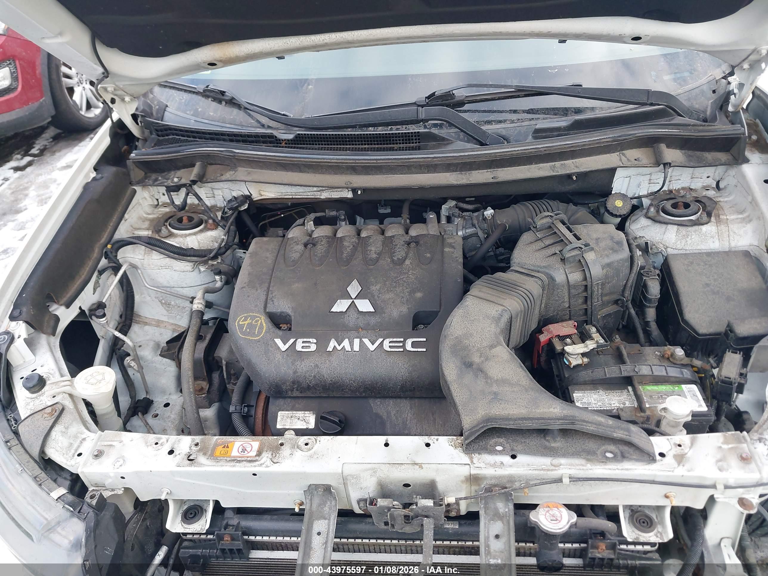 MITSUBISHI OUTLANDER image 10
