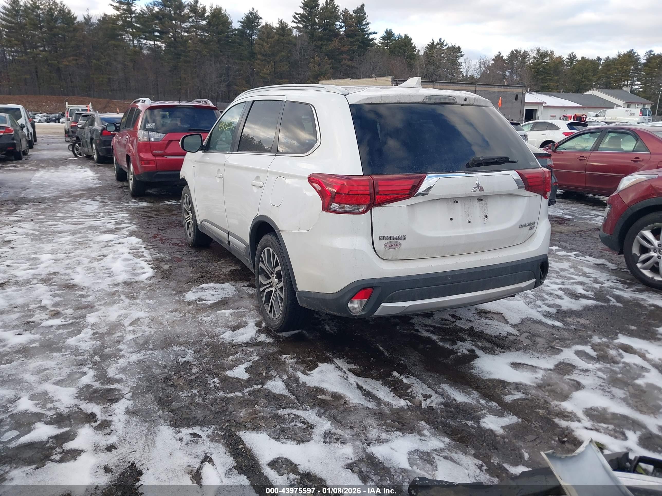 MITSUBISHI OUTLANDER image 3