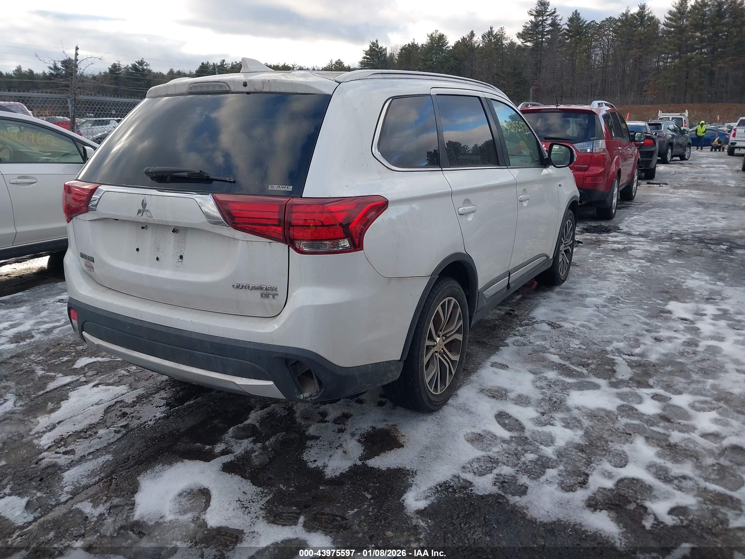 MITSUBISHI OUTLANDER image 4